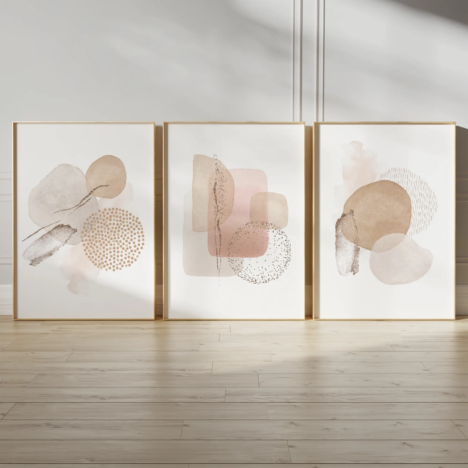 ベージュとピンクのミニマリスト抽象画が特徴のアートポスター3枚セット、壁掛け用に最適