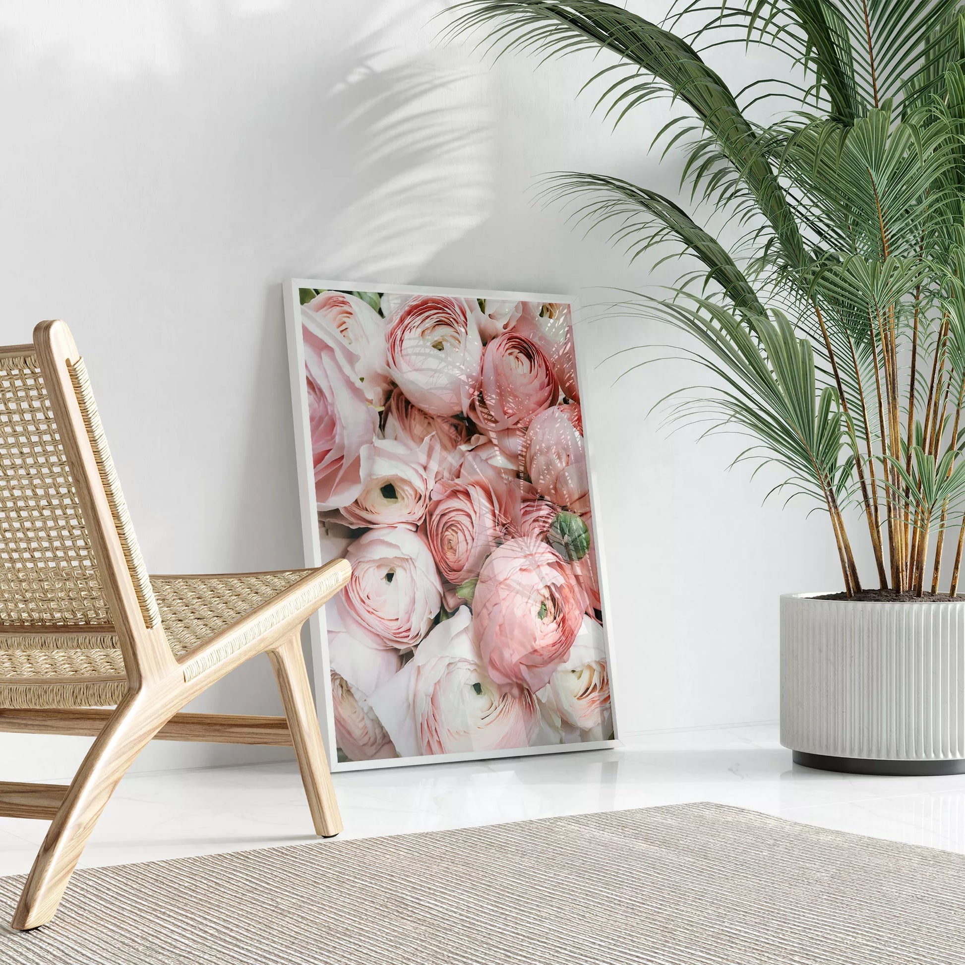 優美なピンクのラナンキュラスの花束をクローズアップで撮影したアート作品。淡いピンクから白へのグラデーションと繊細な花びらの重なりが印象的で、柔らかな光に包まれた華やかな雰囲気を演出しています。