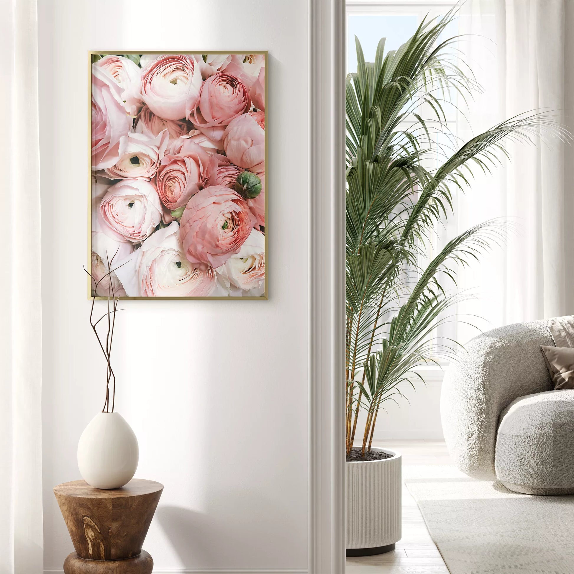 優美なピンクのラナンキュラスの花束をクローズアップで撮影したアート作品。淡いピンクから白へのグラデーションと繊細な花びらの重なりが印象的で、柔らかな光に包まれた華やかな雰囲気を演出しています。