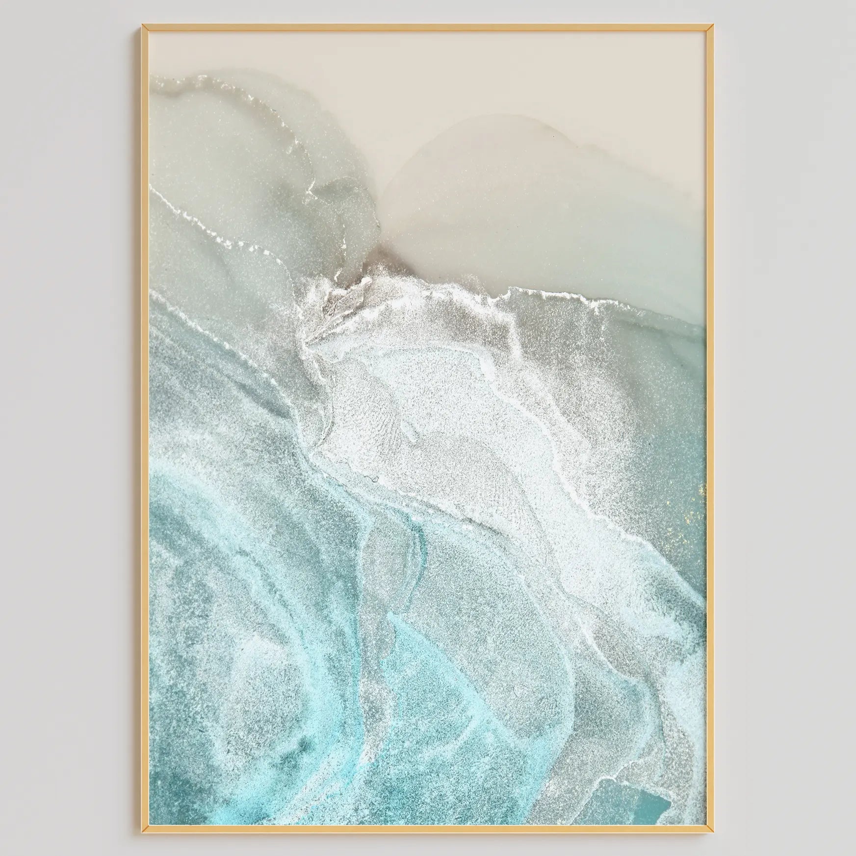 鮮やかなブルーとホワイトの抽象画が特徴のモダンな3枚セットのアートポスター、壁掛け用に最適