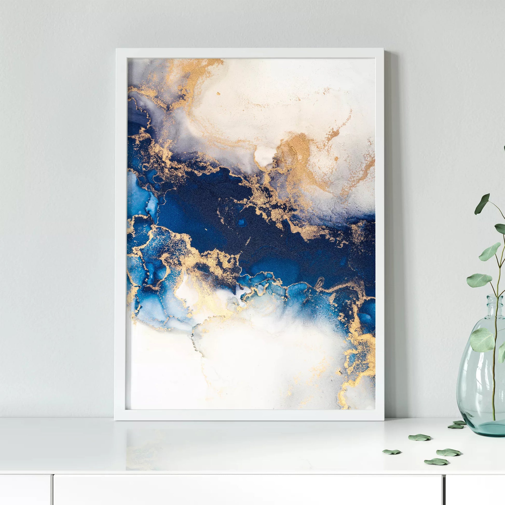 深い青と金箔が織りなす抽象的な水墨画風アートプリント