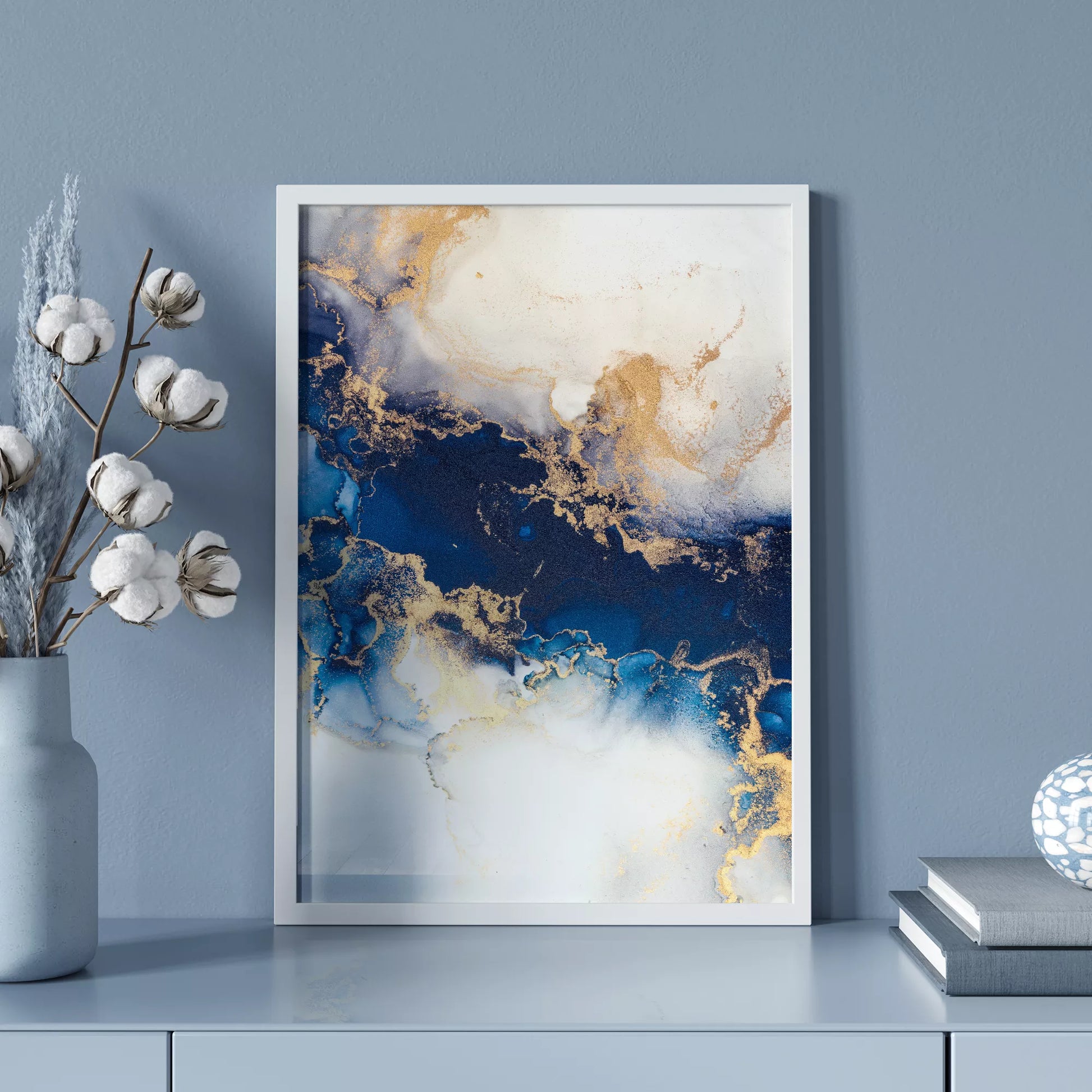 深い青と金箔が織りなす抽象的な水墨画風アートプリント