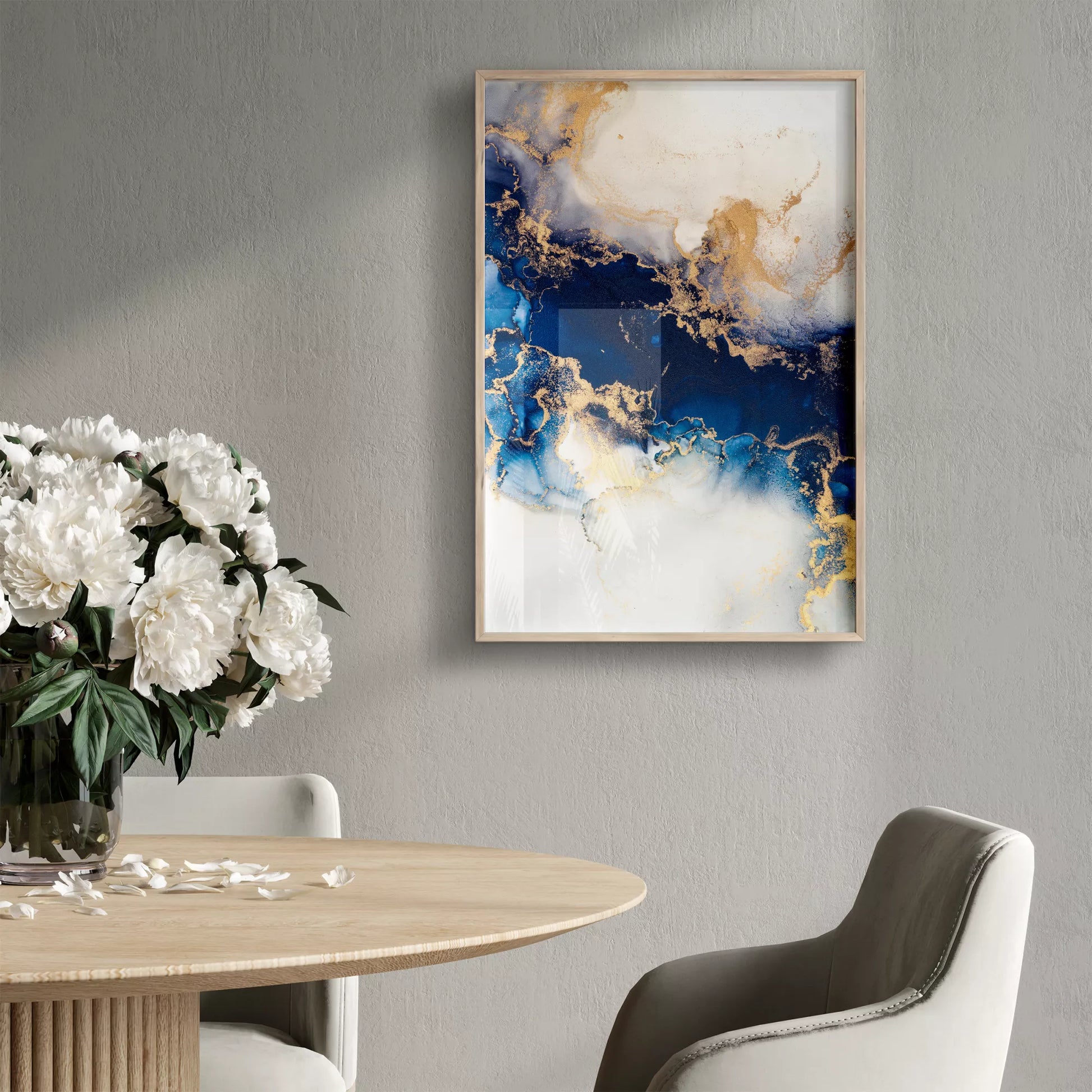 深い青と金箔が織りなす抽象的な水墨画風アートプリント