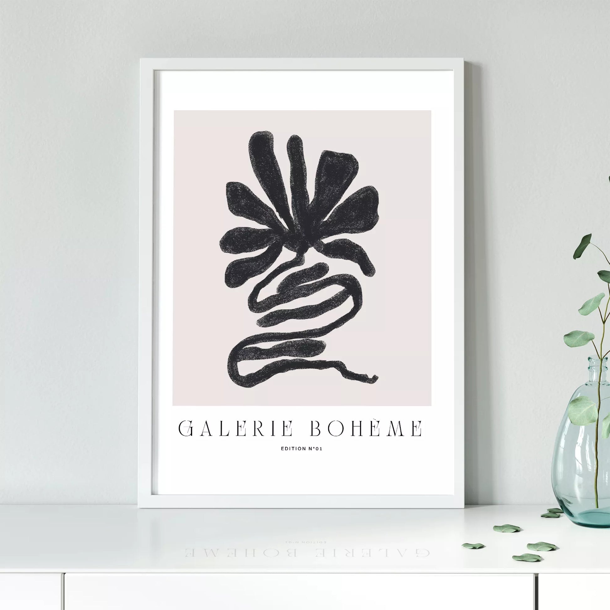 抽象的な黒い花のようなデザインのモダンなアートポスター