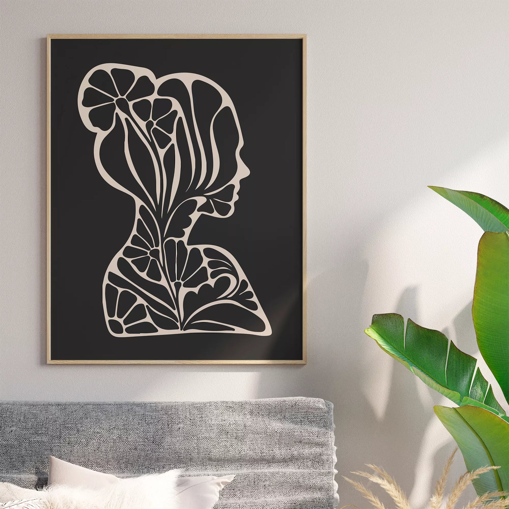 アールヌーボー様式の花柄シルエットアート、黒地に優雅な横顔デザイン