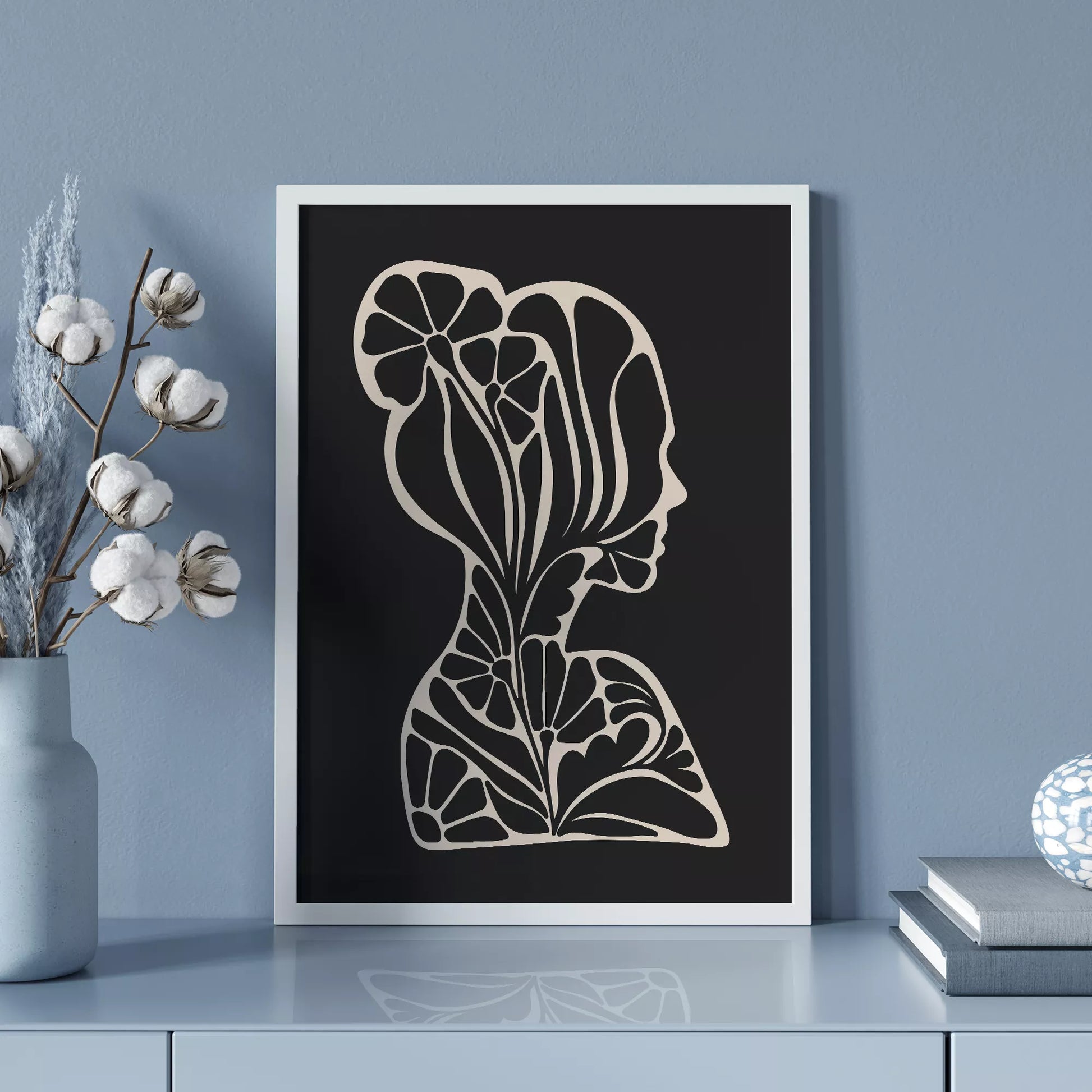 アールヌーボー様式の花柄シルエットアート、黒地に優雅な横顔デザイン