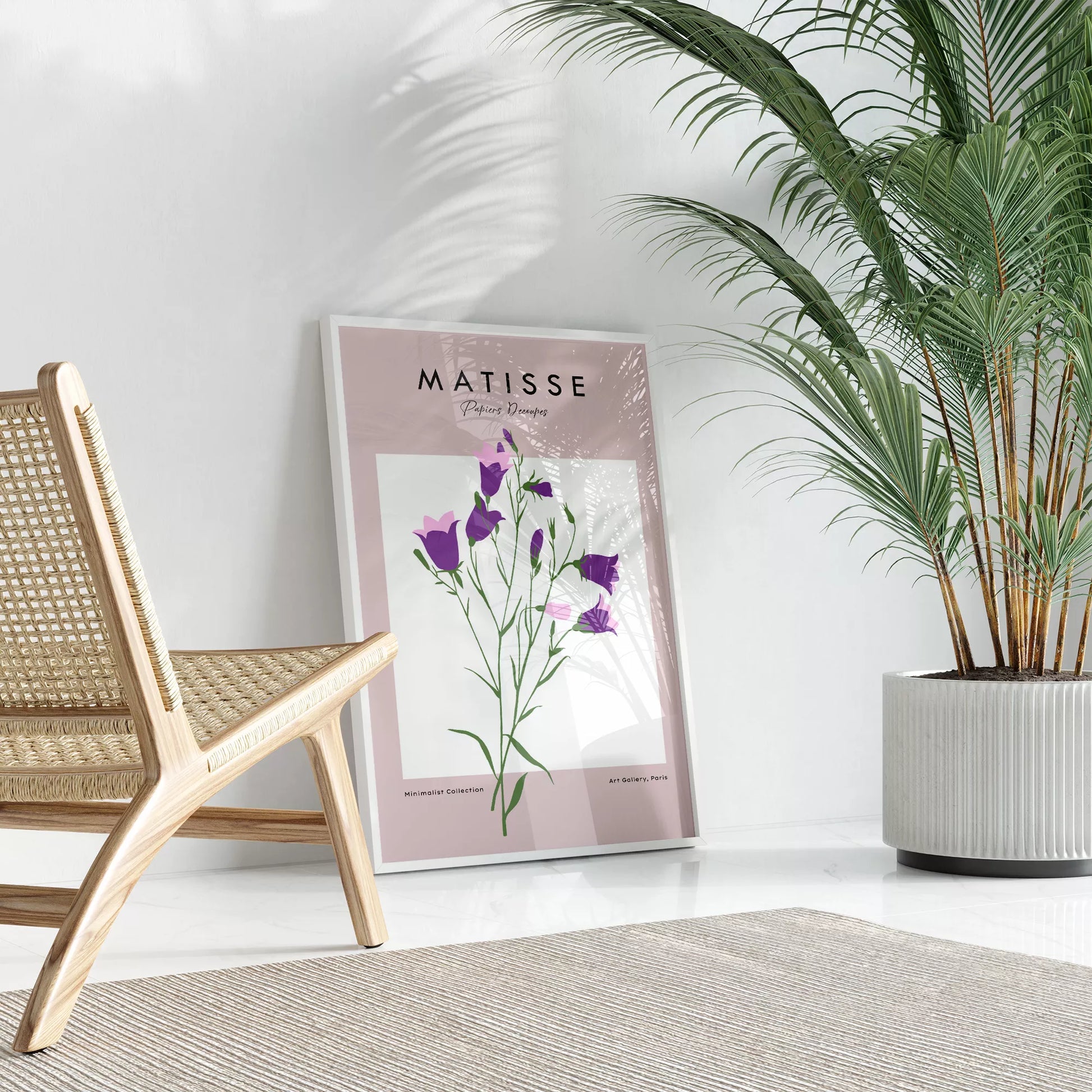 北欧カラーの紫とピンクの花が描かれたミニマルボタニカルアートポスター