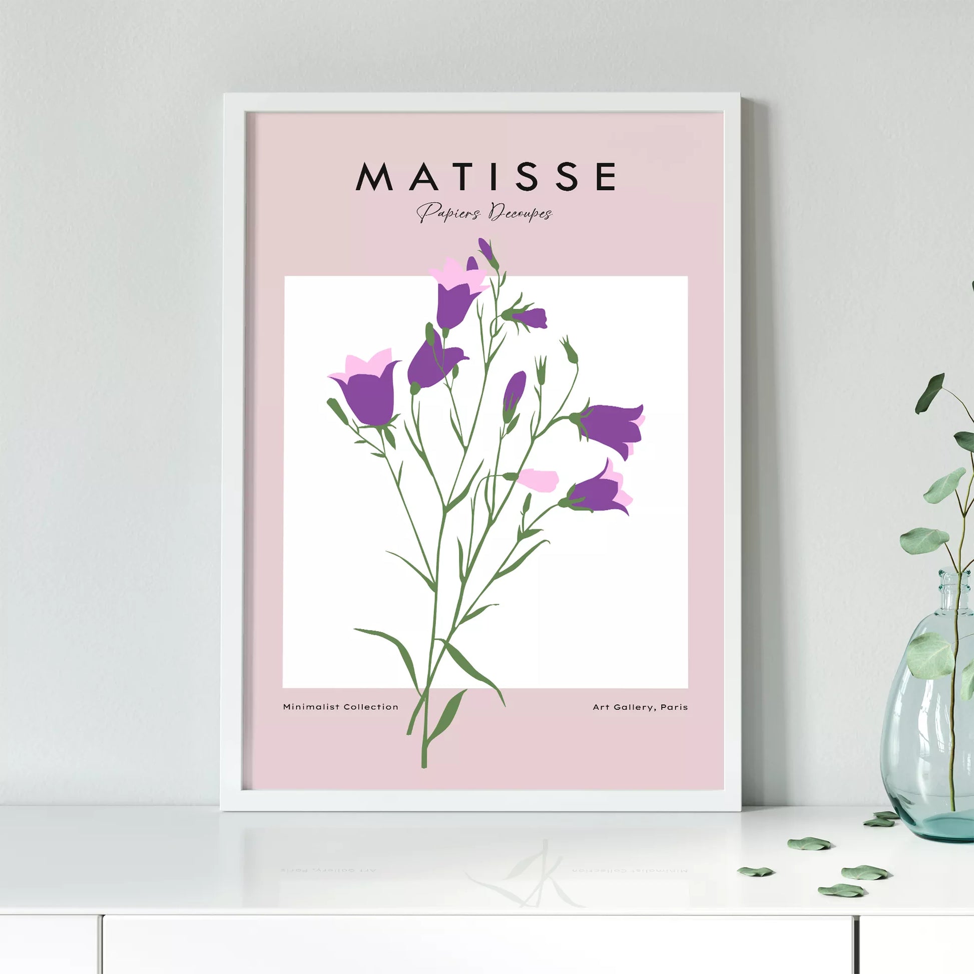 北欧カラーの紫とピンクの花が描かれたミニマルボタニカルアートポスター