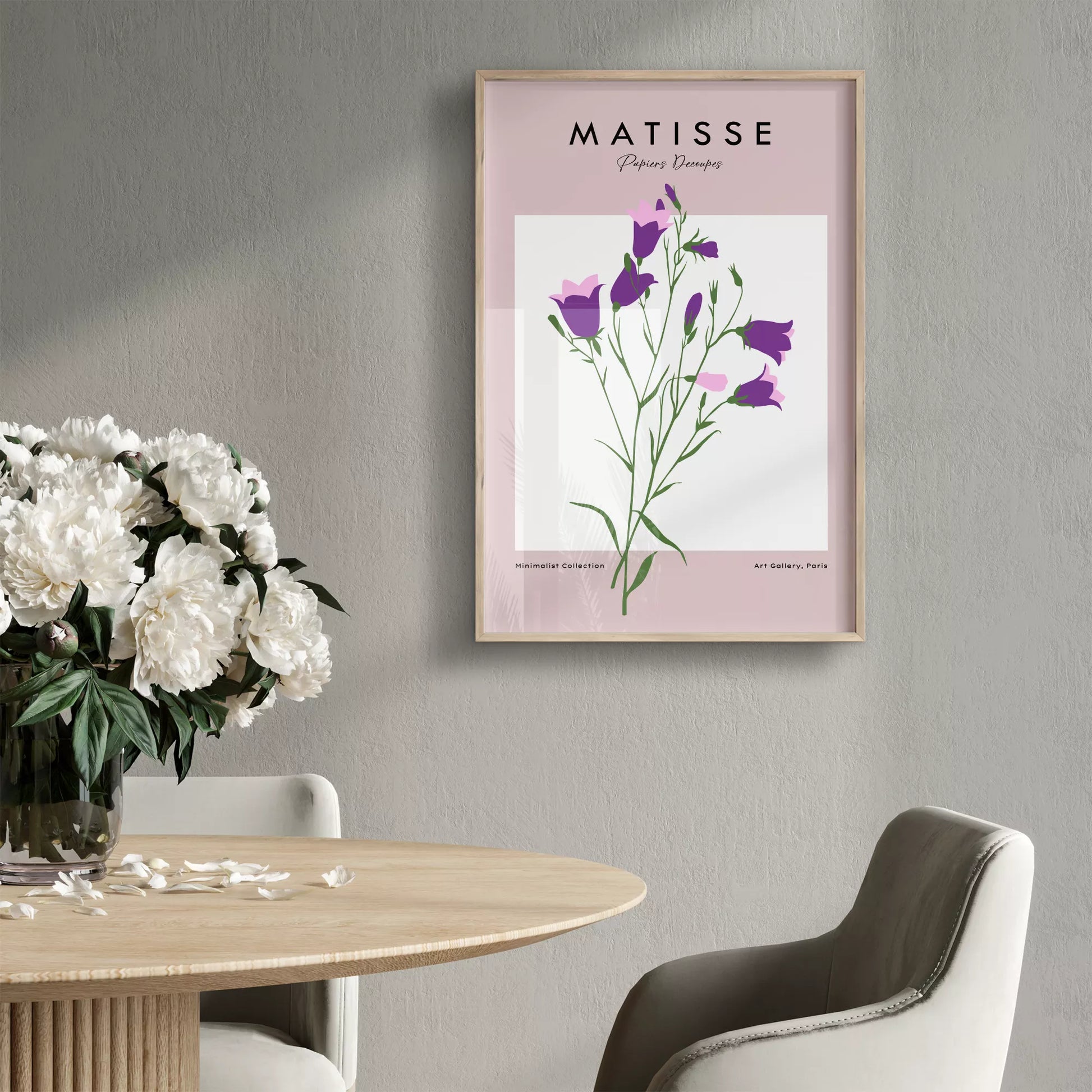 北欧カラーの紫とピンクの花が描かれたミニマルボタニカルアートポスター