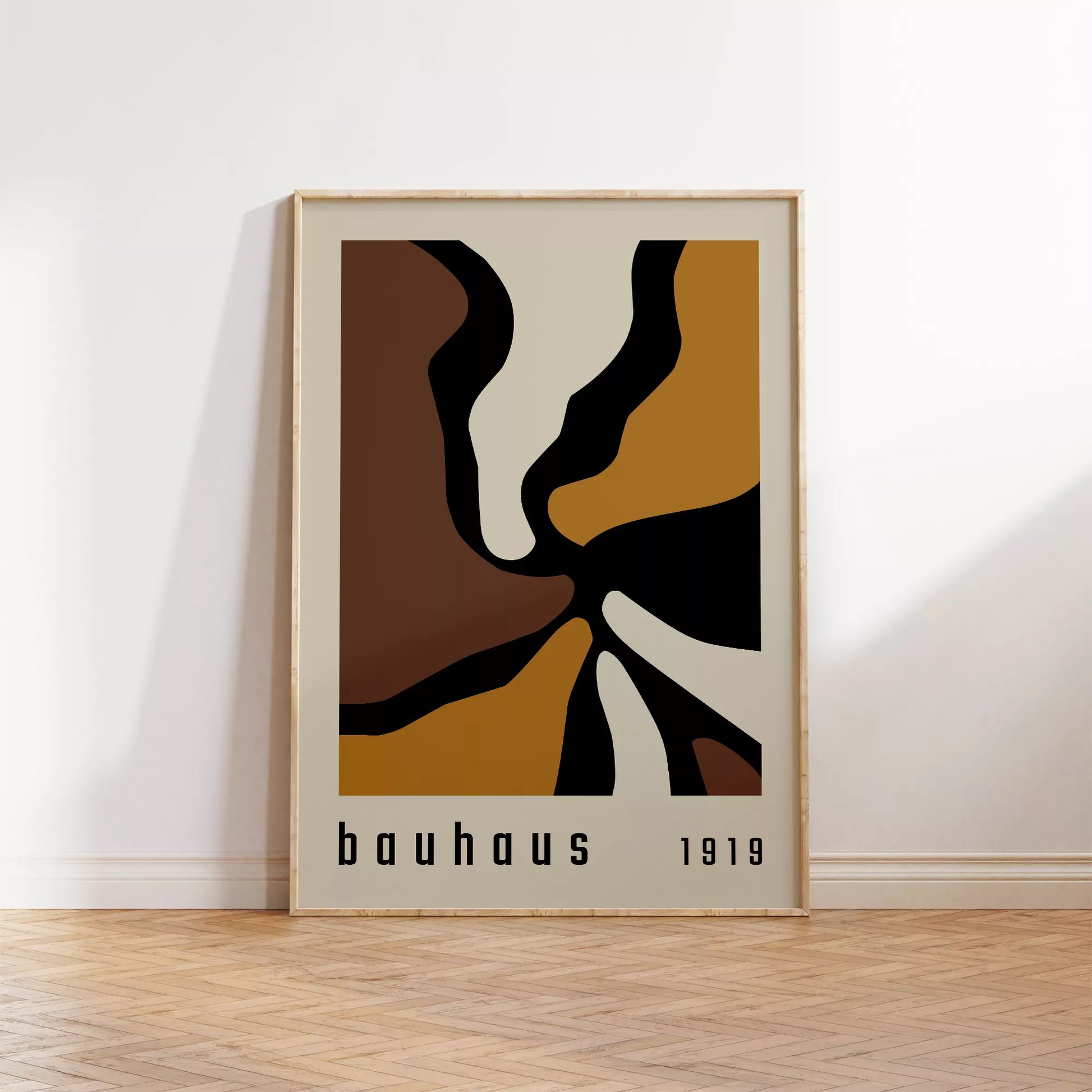 バウハウス様式の抽象的なアートワーク、茶色とゴールドの幾何学的なデザイン