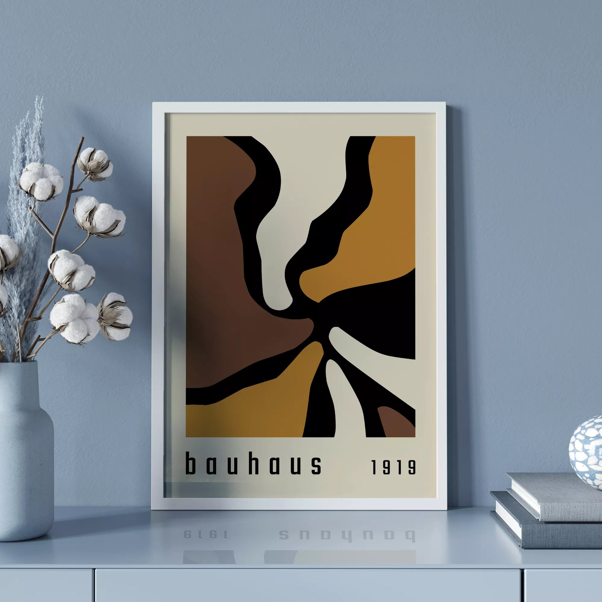 バウハウス様式の抽象的なアートワーク、茶色とゴールドの幾何学的なデザイン