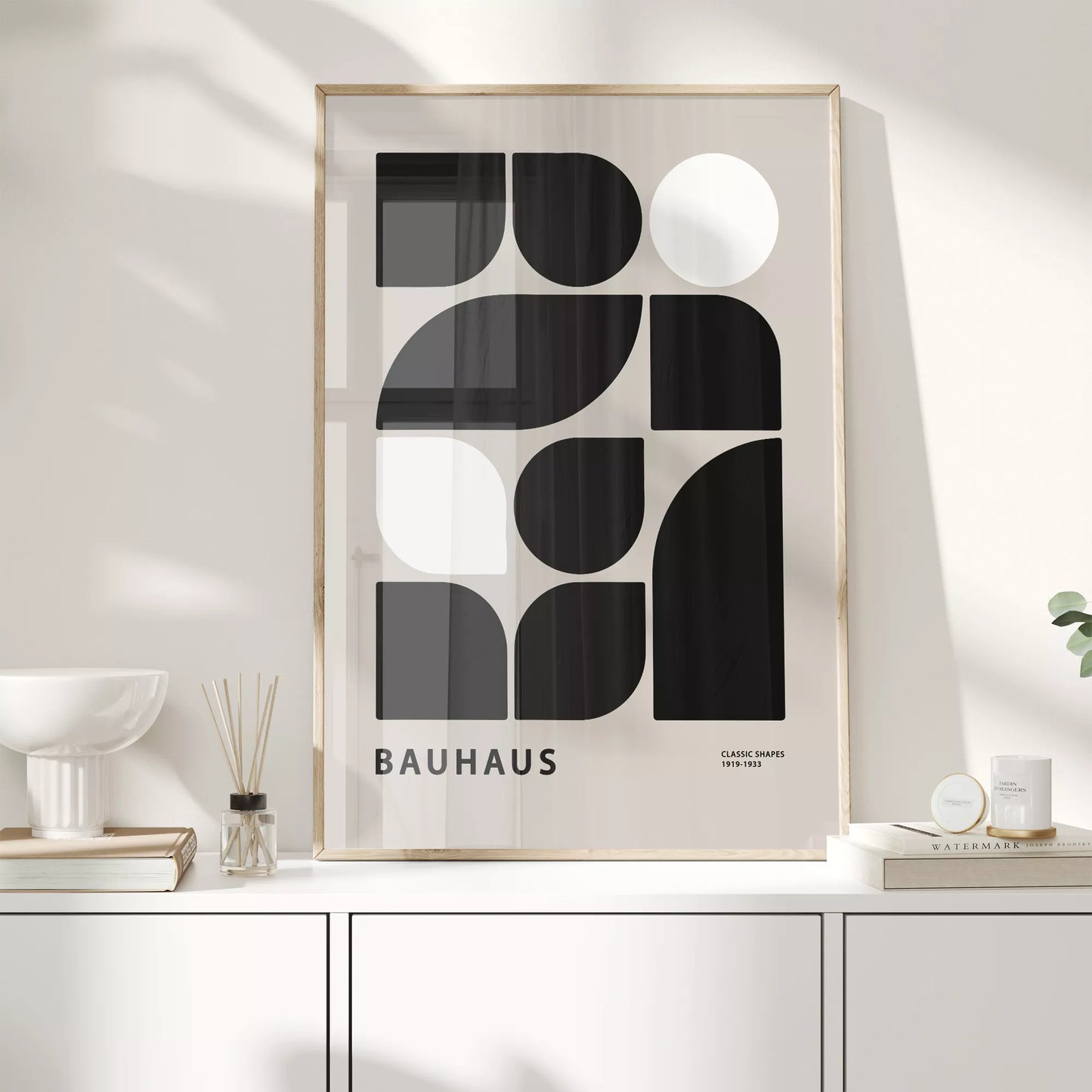 モダンなバウハウス様式の幾何学的なアートプリント、白と黒のミニマルデザイン