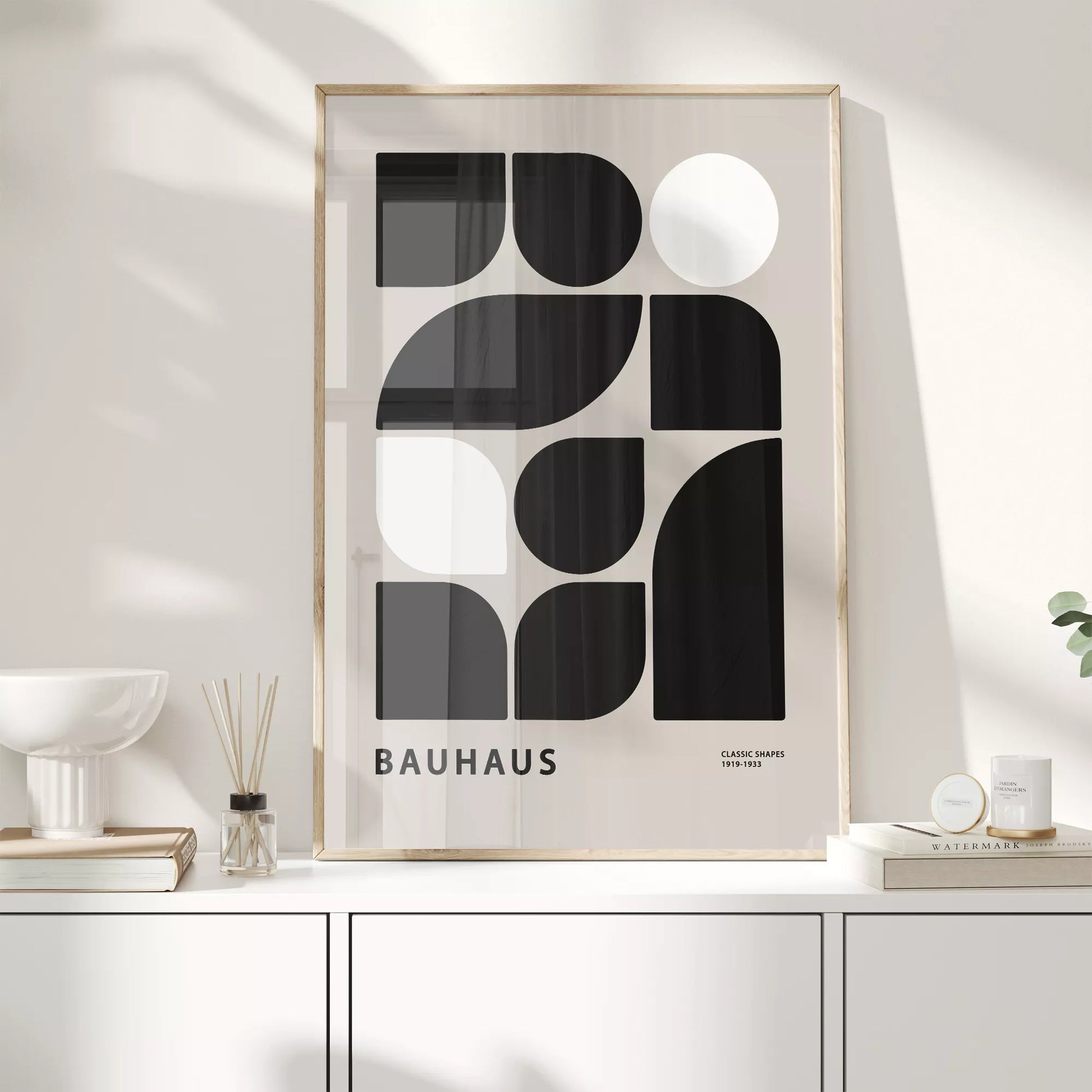 モダンなバウハウス様式の幾何学的なアートプリント、白と黒のミニマルデザイン