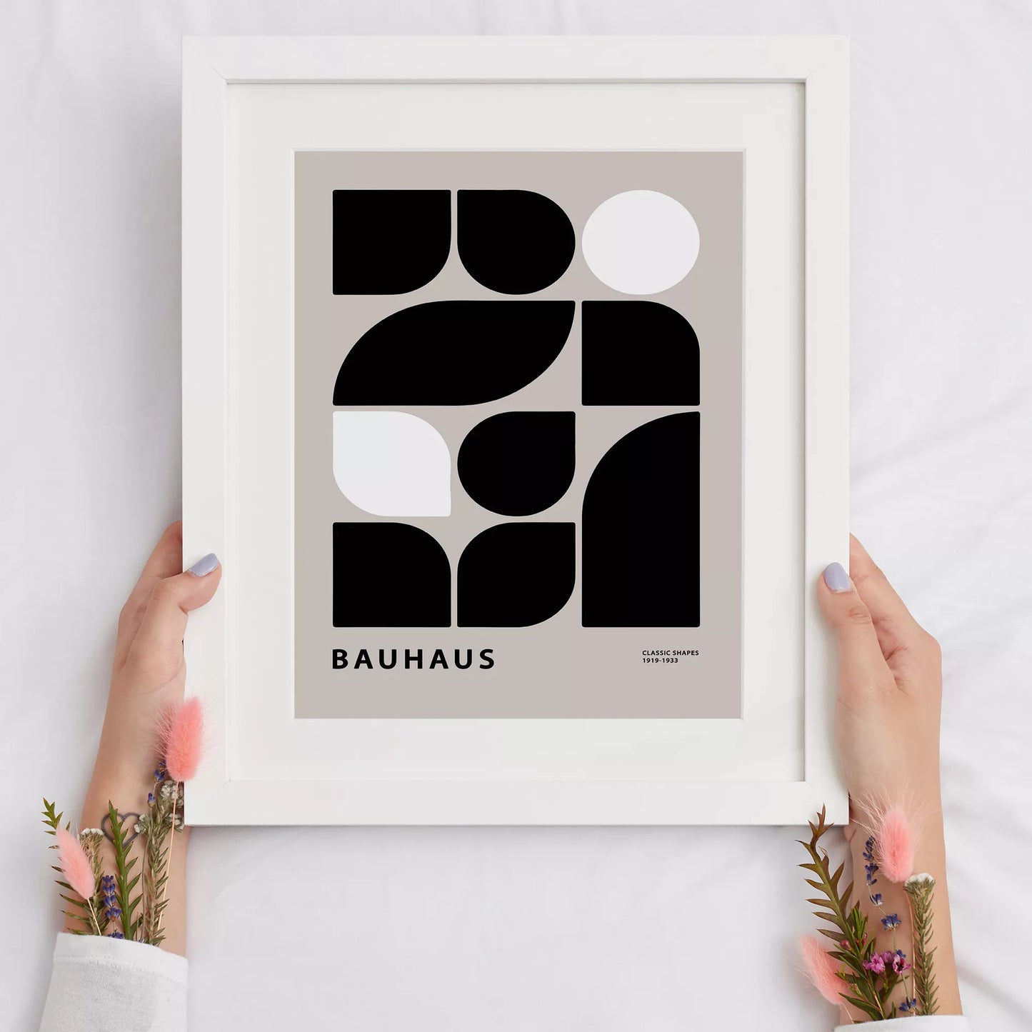 モダンなバウハウス様式の幾何学的なアートプリント、白と黒のミニマルデザイン