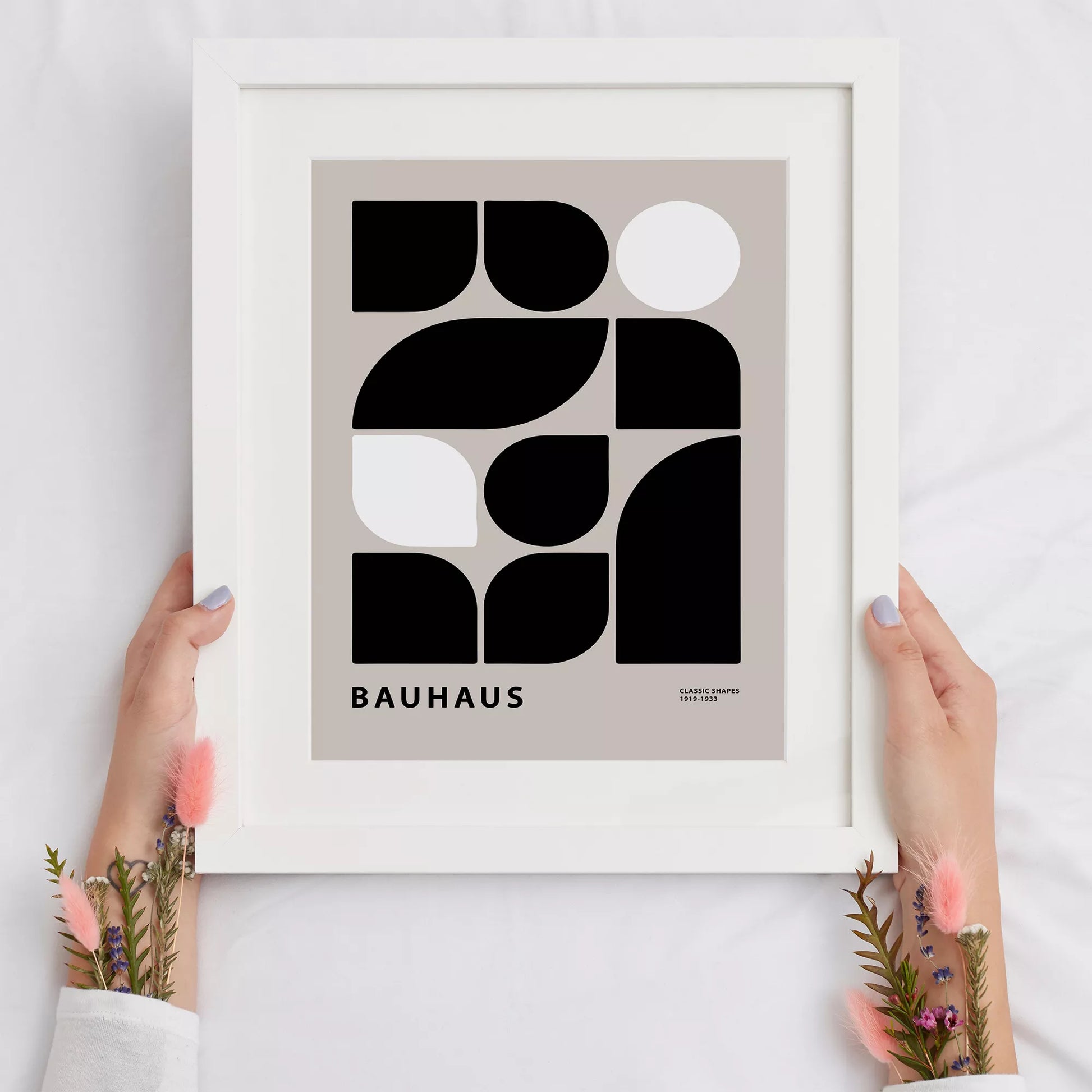 モダンなバウハウス様式の幾何学的なアートプリント、白と黒のミニマルデザイン