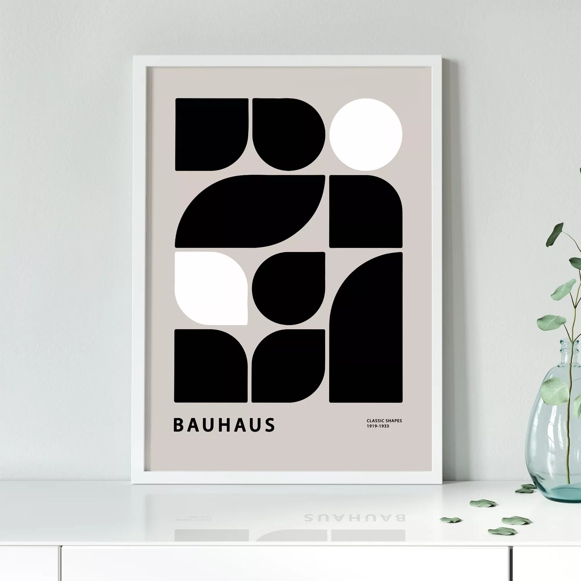 モダンなバウハウス様式の幾何学的なアートプリント、白と黒のミニマルデザイン