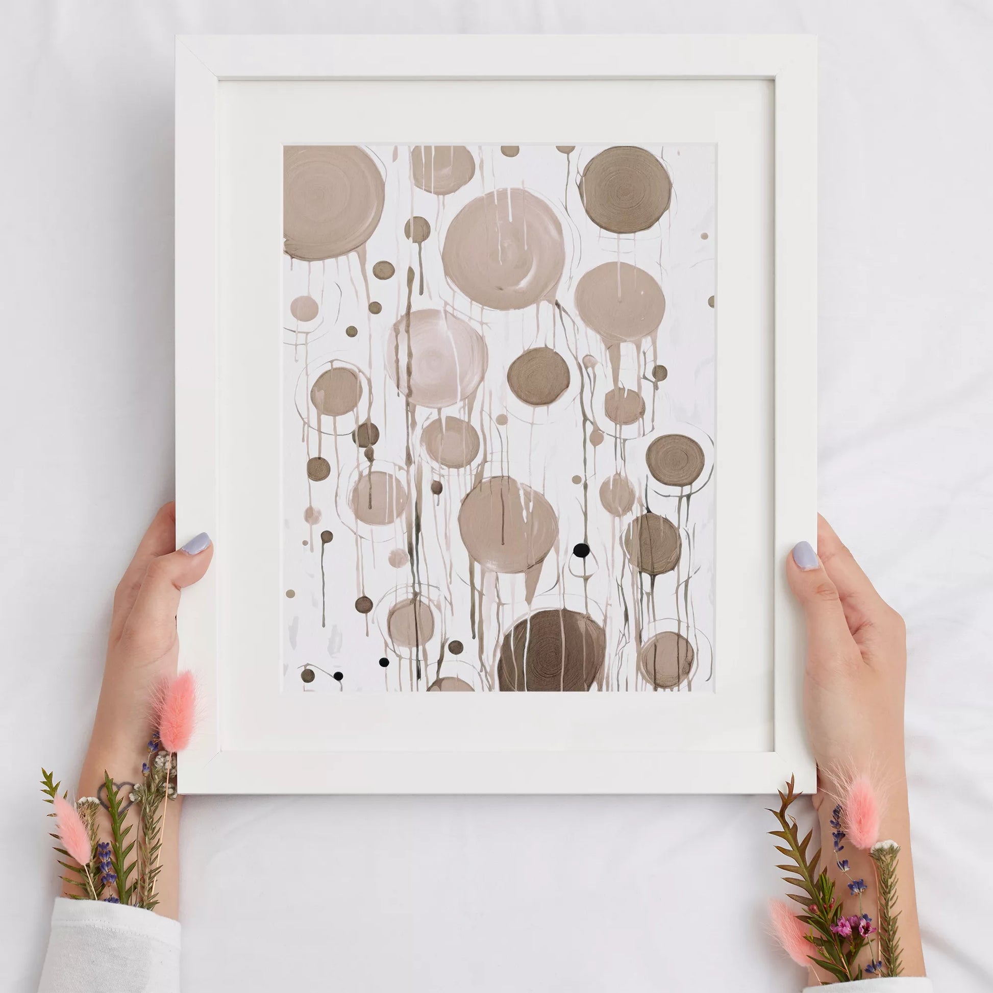 ベージュトーンの抽象的な円形アートデザイン、モダンな壁掛けアート