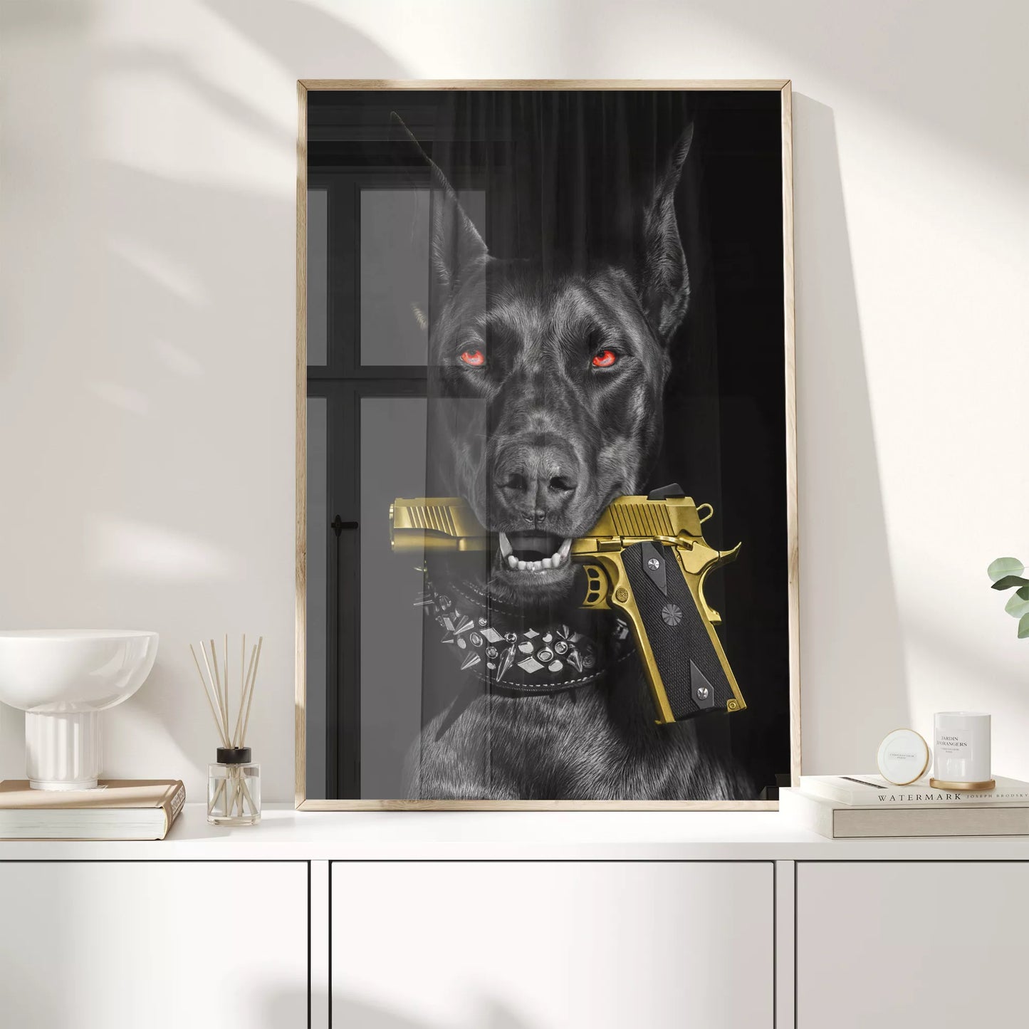 黒いドーベルマンと金色の拳銃のダークアート写真