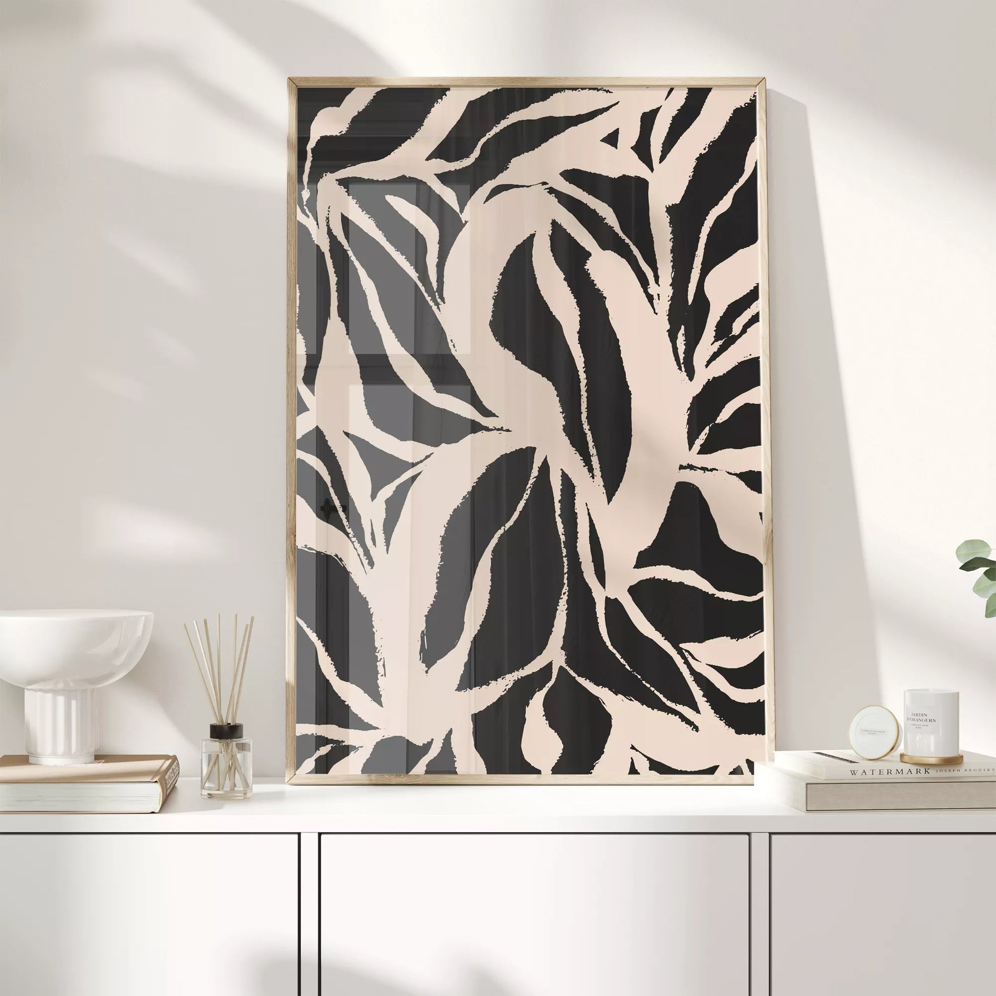 モダンな白黒の植物パターン、大胆な葉のシルエットアート