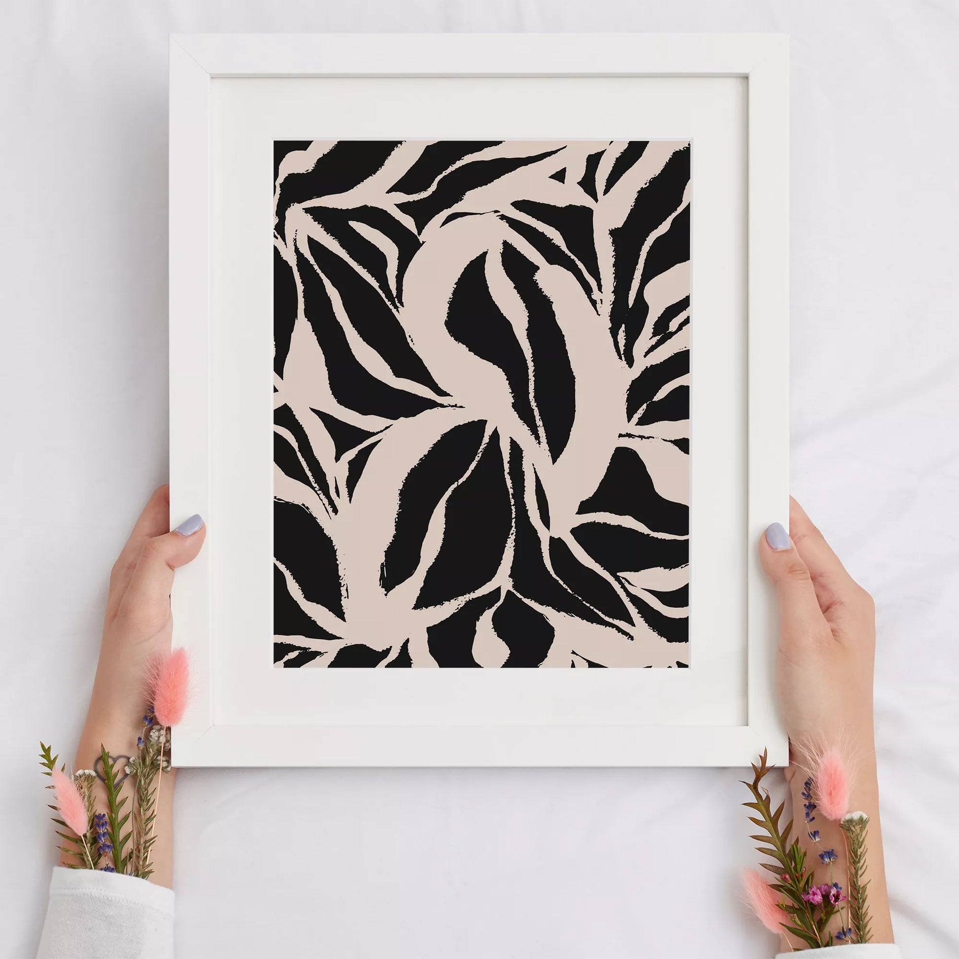 モダンな白黒の植物パターン、大胆な葉のシルエットアート