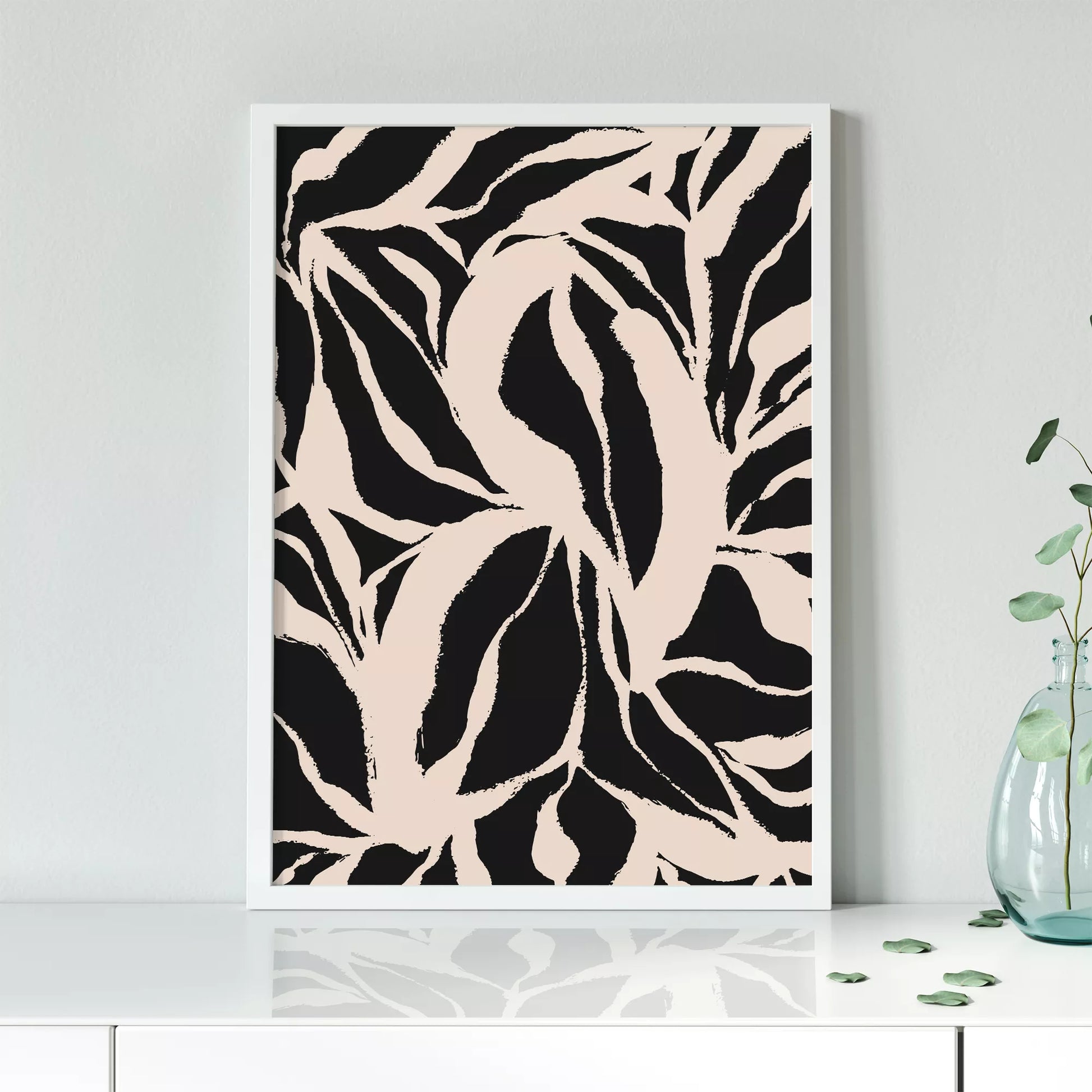 モダンな白黒の植物パターン、大胆な葉のシルエットアート