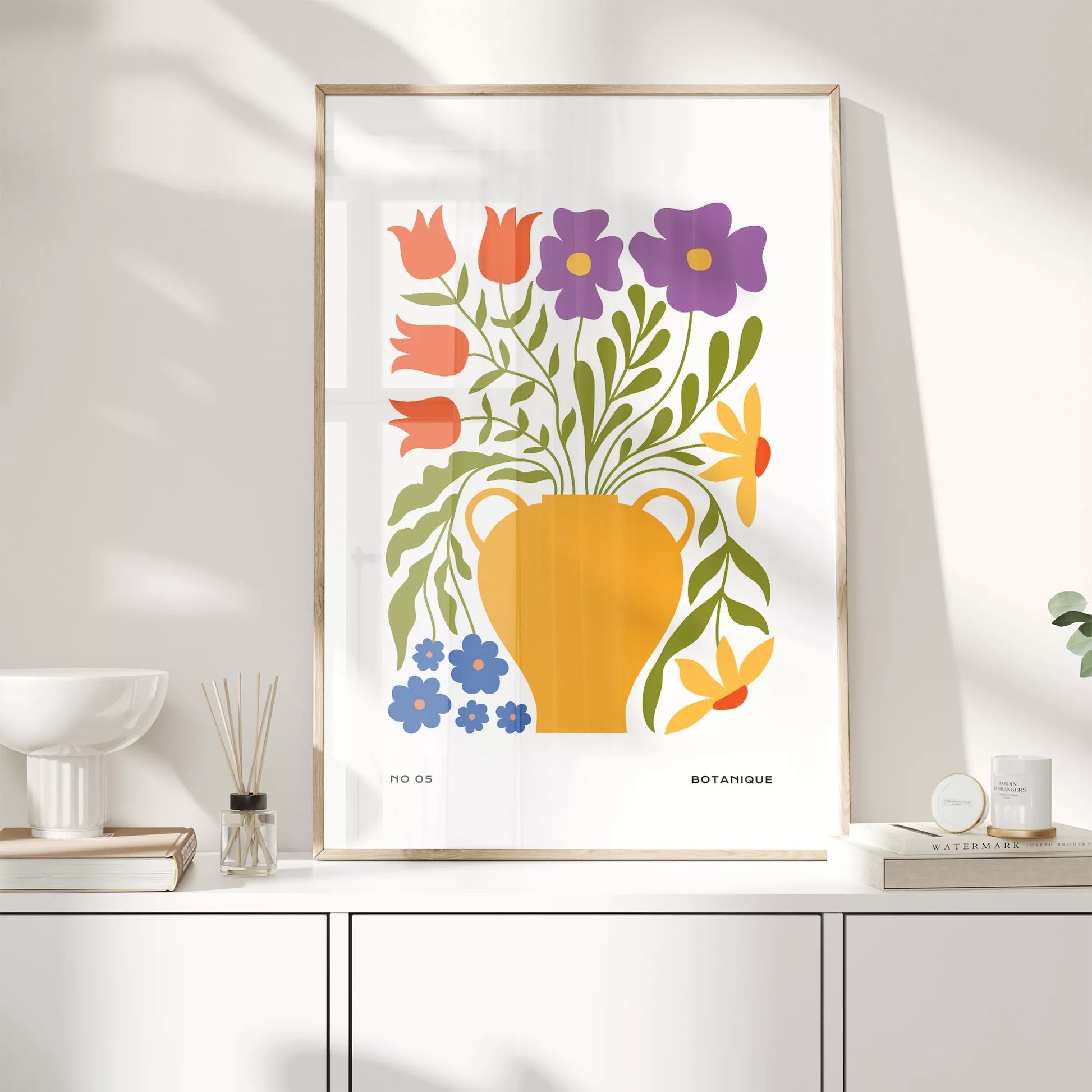 北欧デザインの花瓶と花束のボタニカルアートポスター オレンジ花瓶