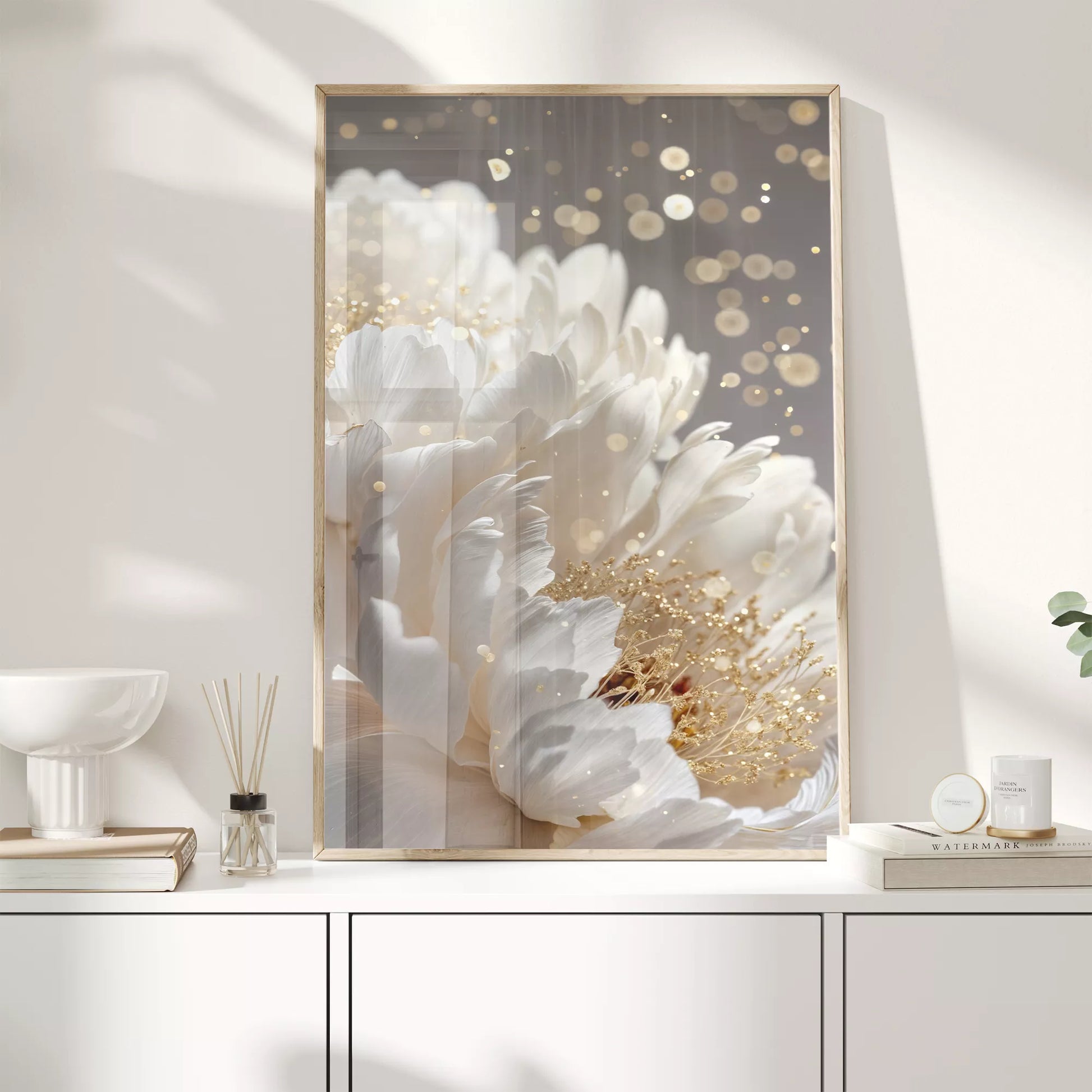 白い花とゴールドアクセントが美しいボタニカルアートポスター