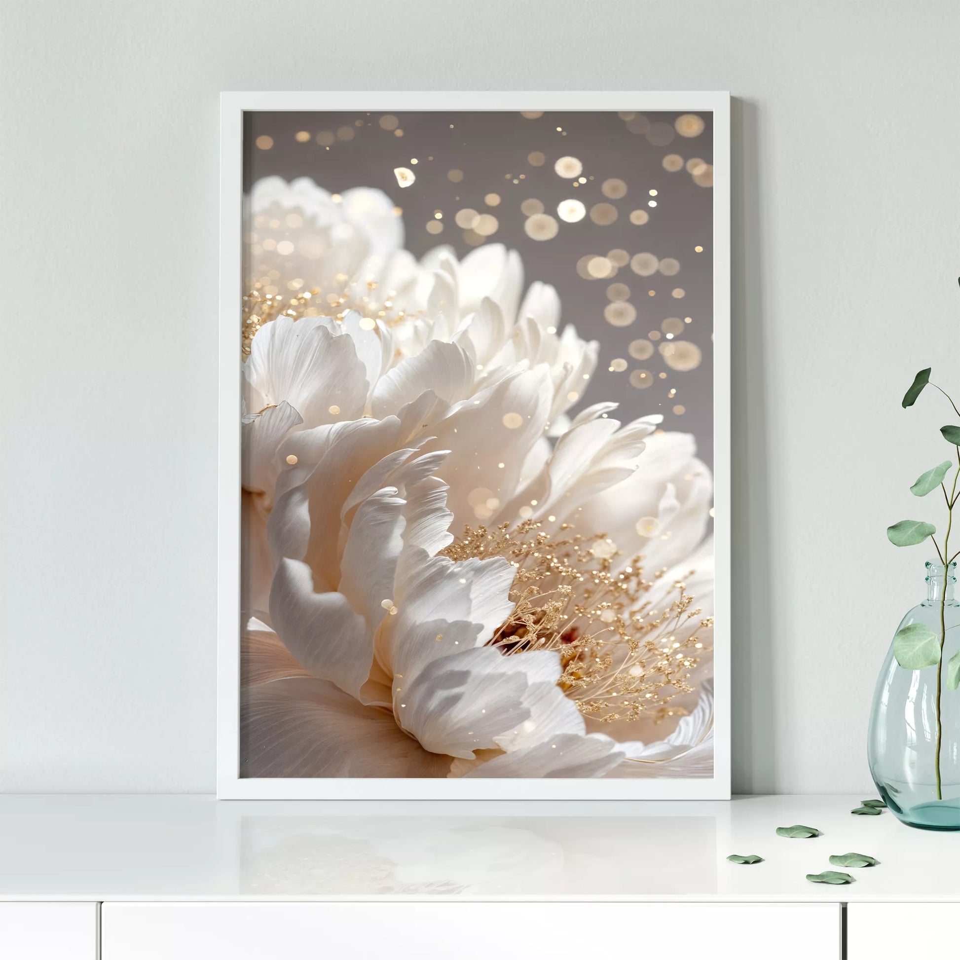 白い花とゴールドアクセントが美しいボタニカルアートポスター