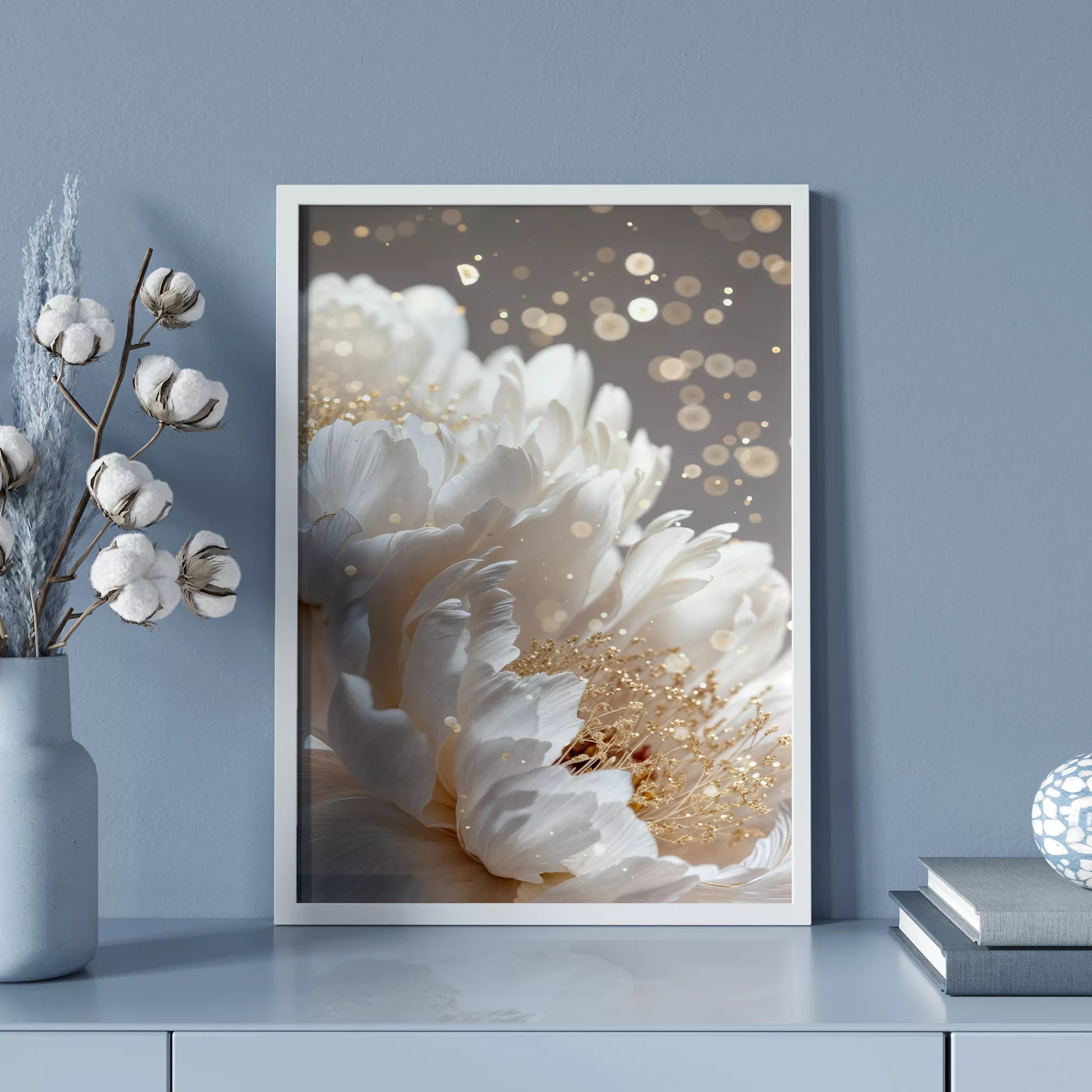 白い花とゴールドアクセントが美しいボタニカルアートポスター