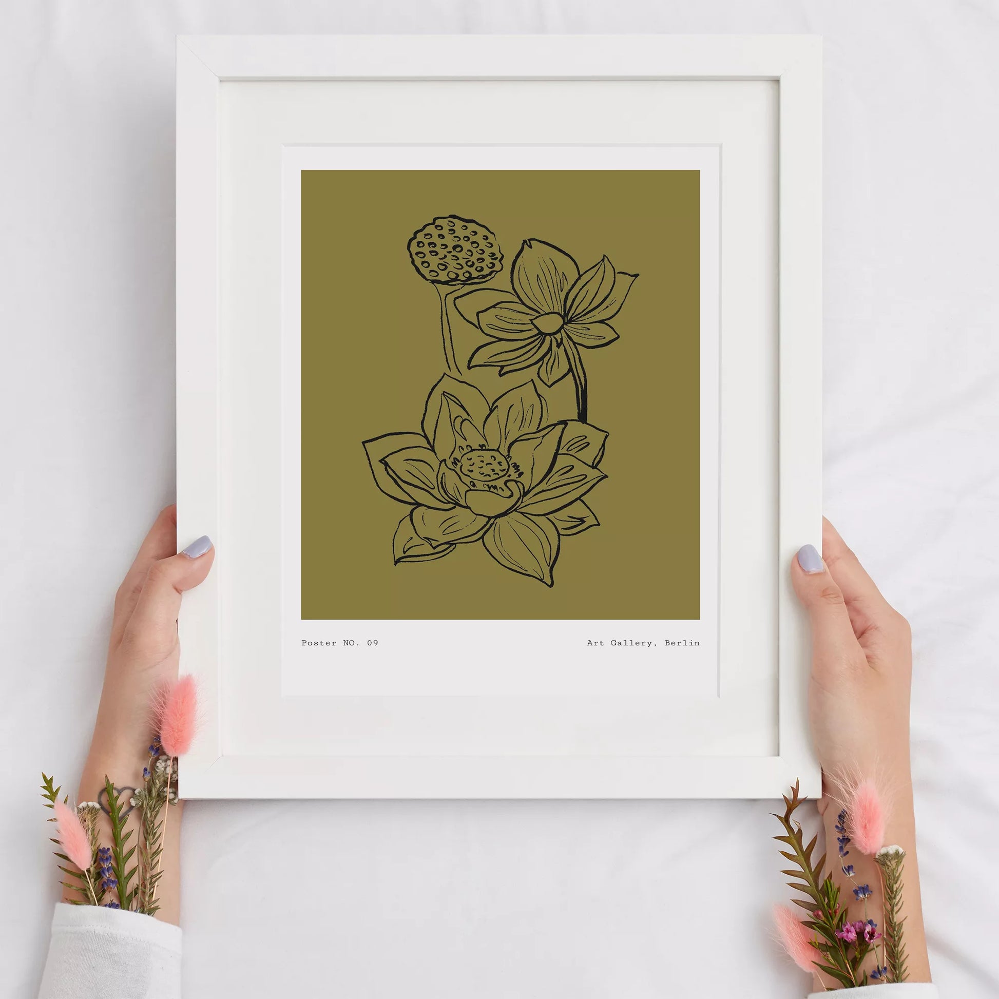 北欧デザインの蓮の花ボタニカル線画アートポスター オリーブ色 シンプルモダン