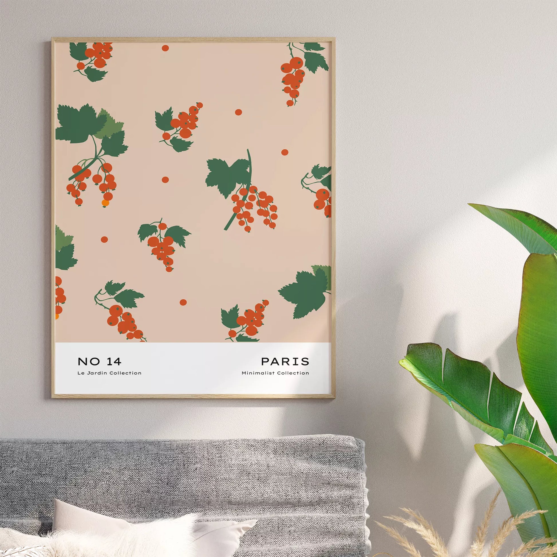 北欧デザインの赤いベリーと葉のボタニカルアートポスター パステルベージュ