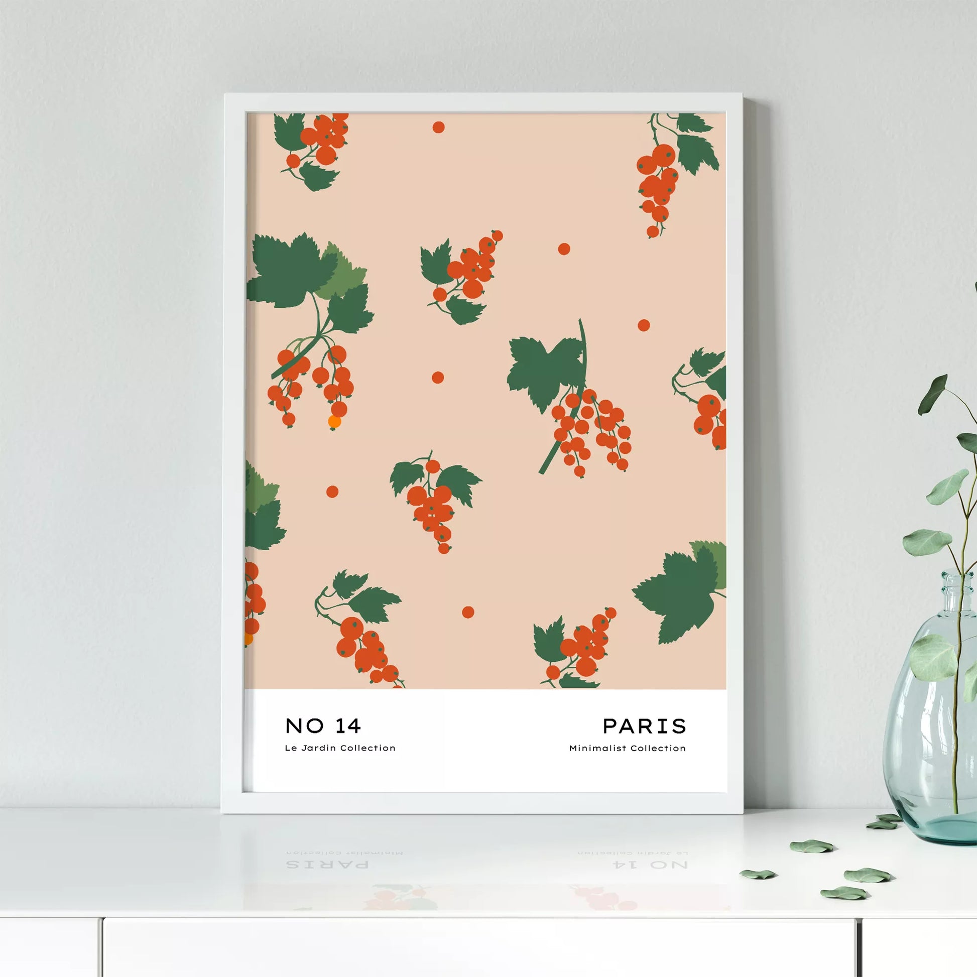 北欧デザインの赤いベリーと葉のボタニカルアートポスター パステルベージュ