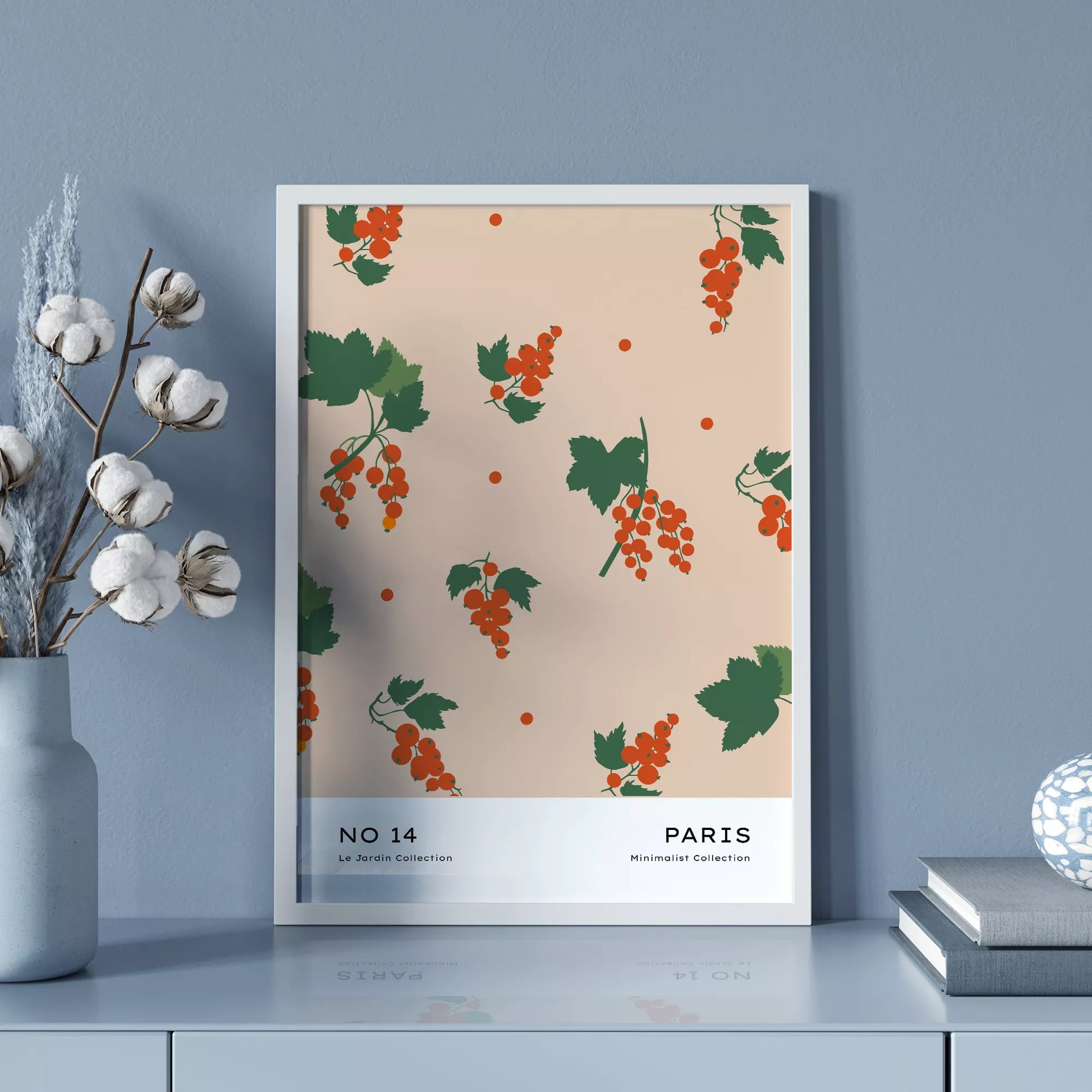北欧デザインの赤いベリーと葉のボタニカルアートポスター パステルベージュ