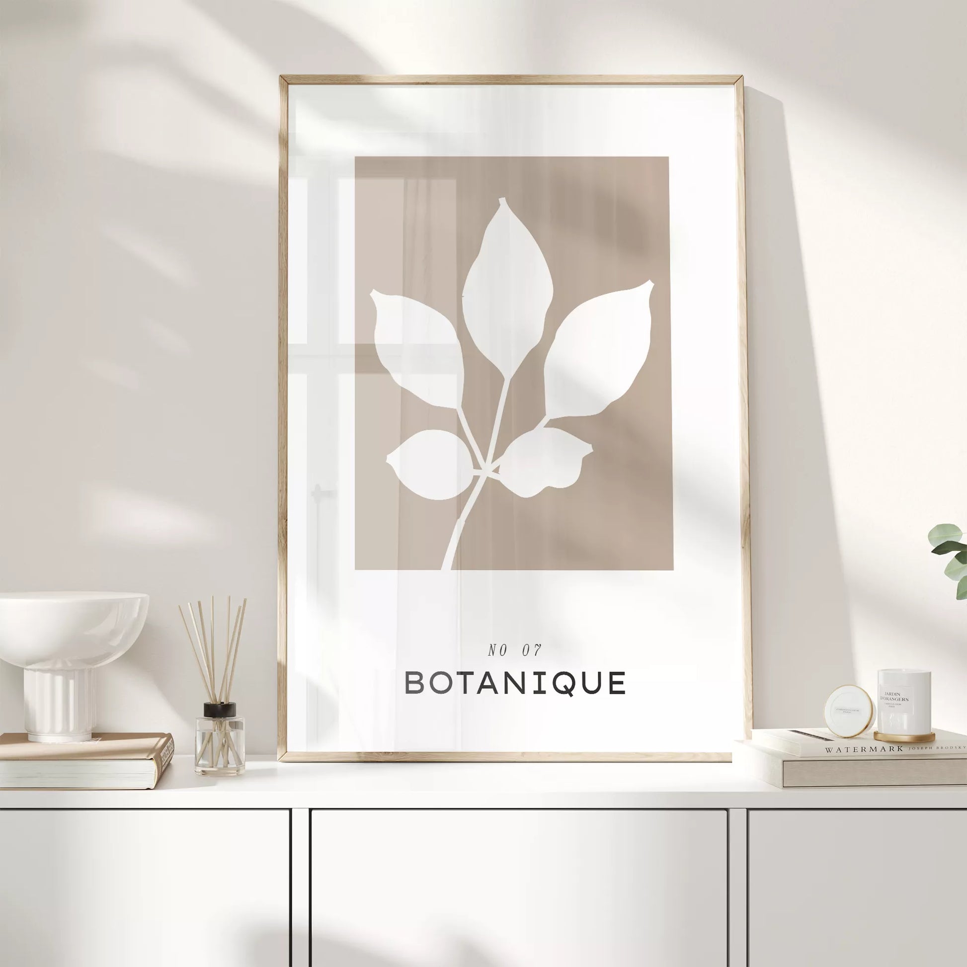 北欧デザインのボタニカル葉と実のシルエット アートポスター グレージュ