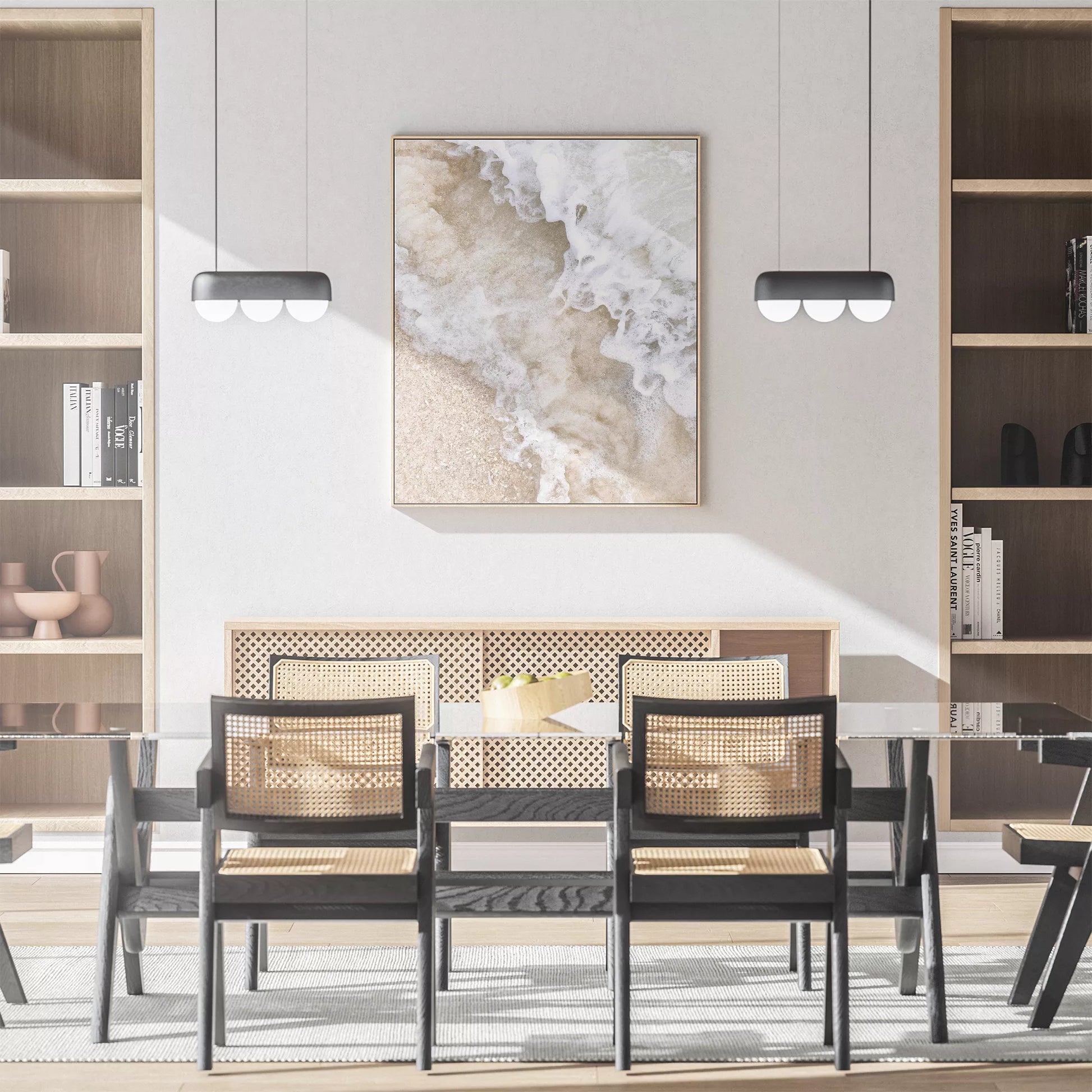 砂浜に打ち寄せる波のアート写真、ベージュと白の自然な色調