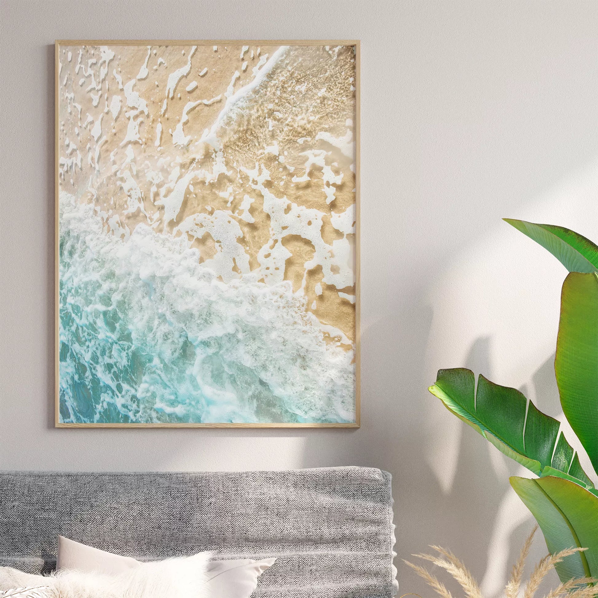 青い波と砂浜が織りなす自然のアート風景写真