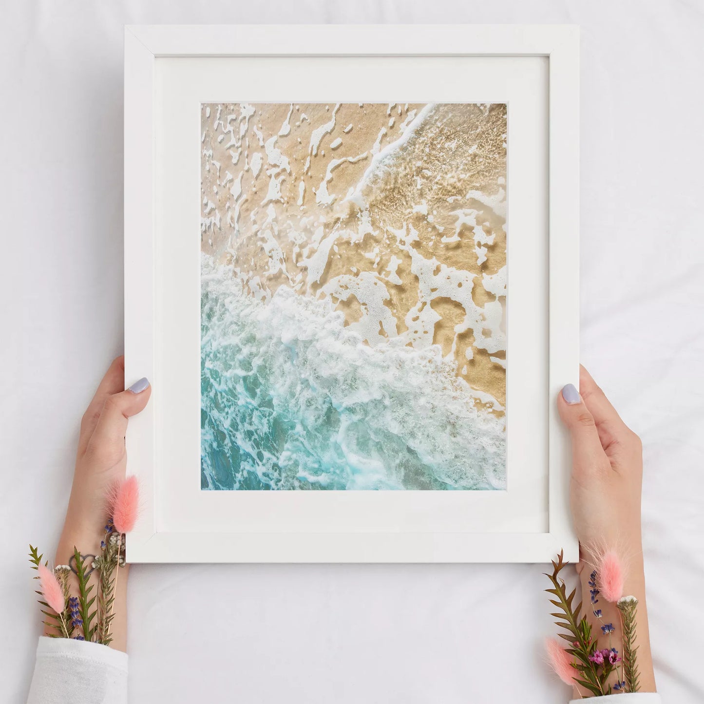 青い波と砂浜が織りなす自然のアート風景写真