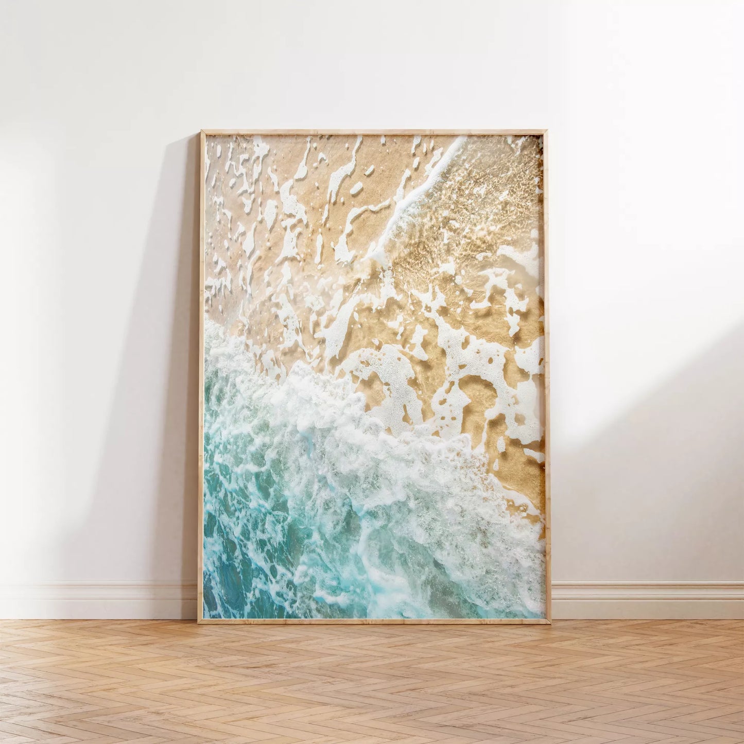 青い波と砂浜が織りなす自然のアート風景写真