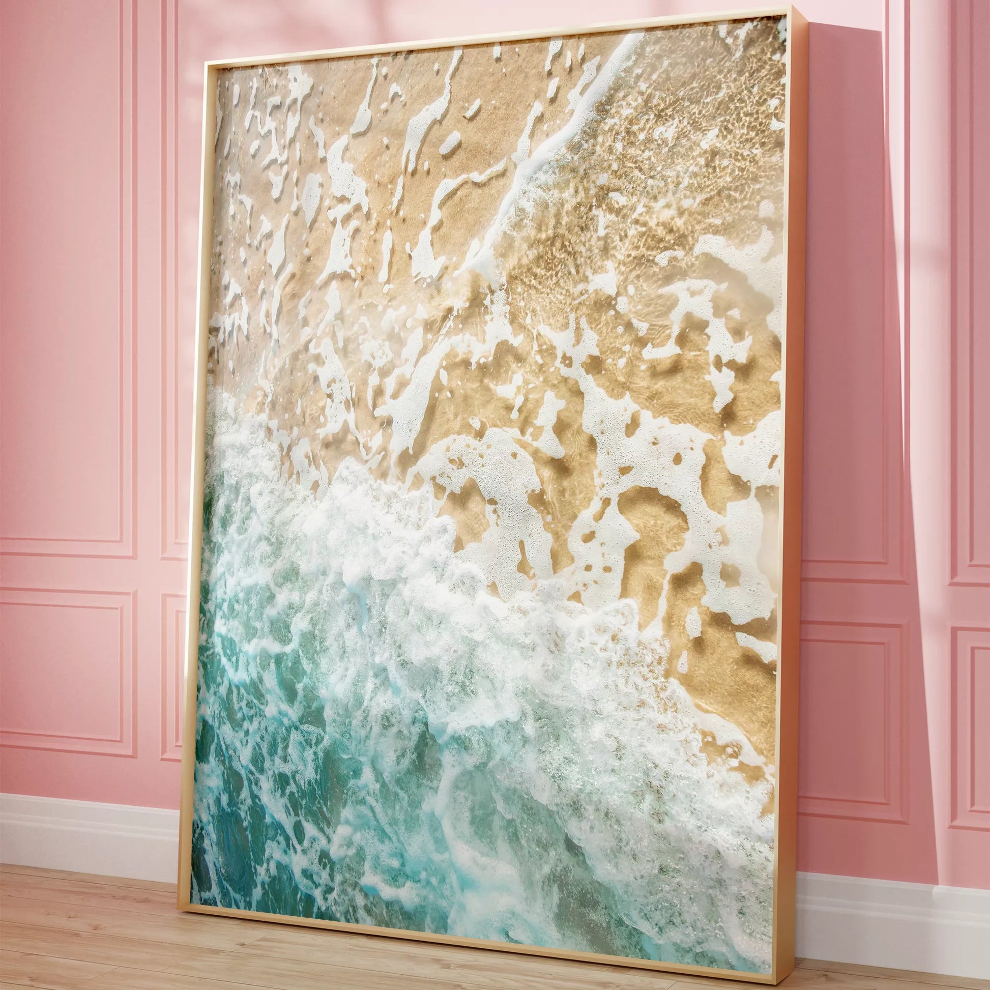 青い波と砂浜が織りなす自然のアート風景写真