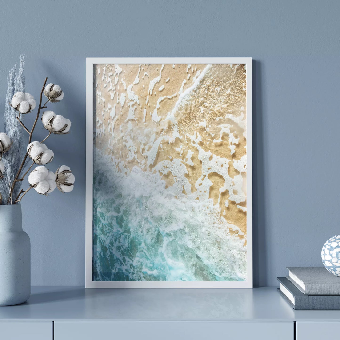 青い波と砂浜が織りなす自然のアート風景写真