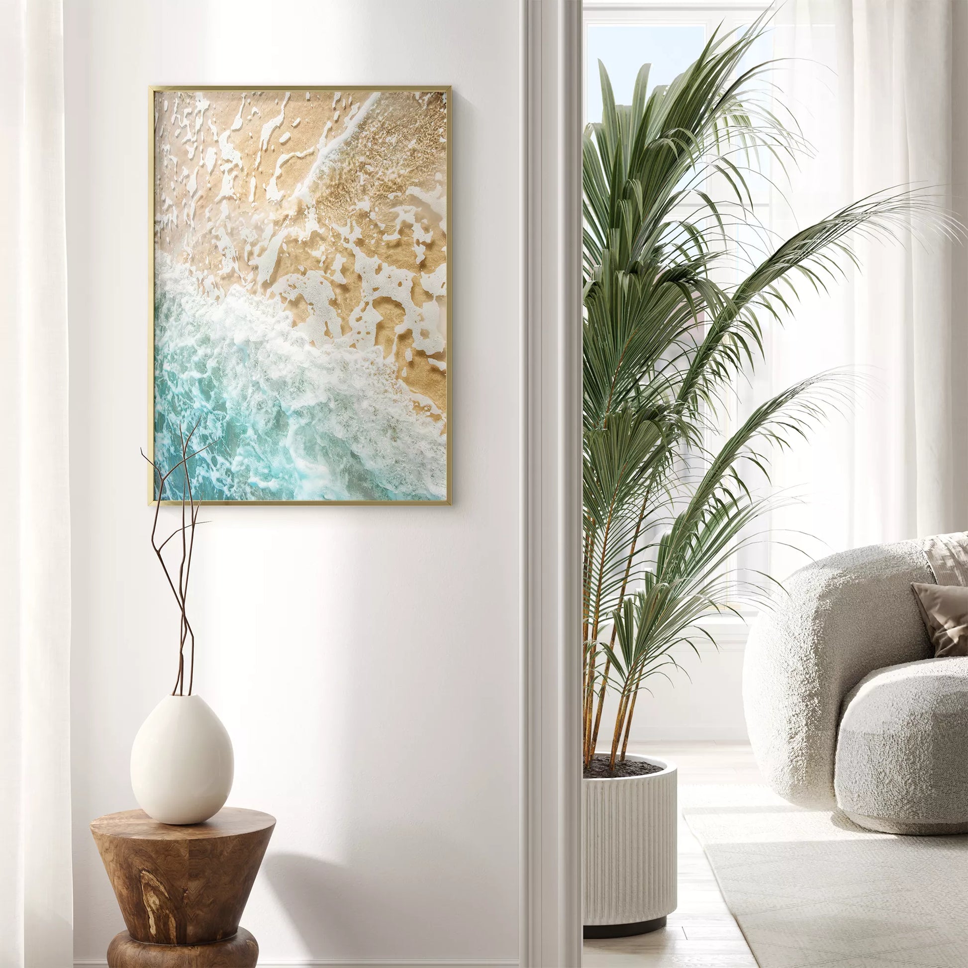 青い波と砂浜が織りなす自然のアート風景写真