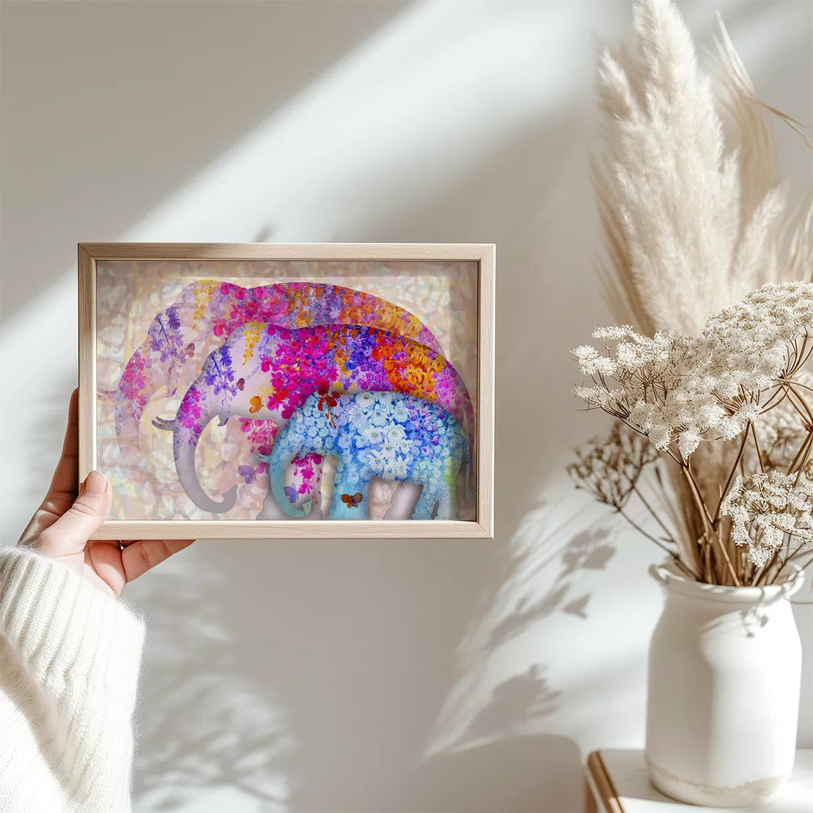 花柄で彩られた象の親子のカラフルなアートプリント