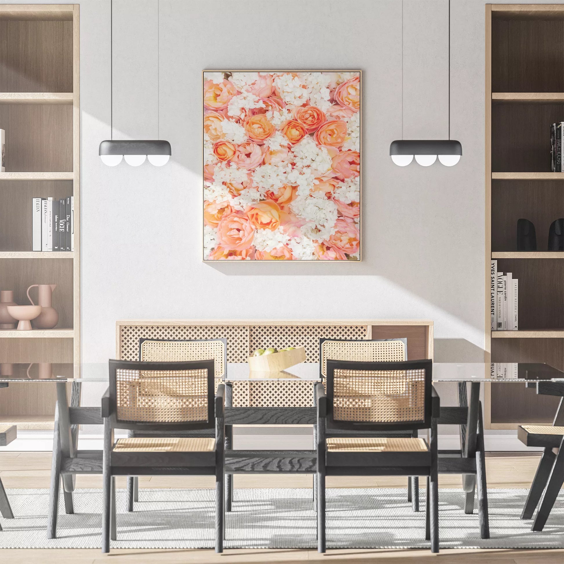 サンゴ色のバラと白い紫陽花の優雅な花束アートプリント