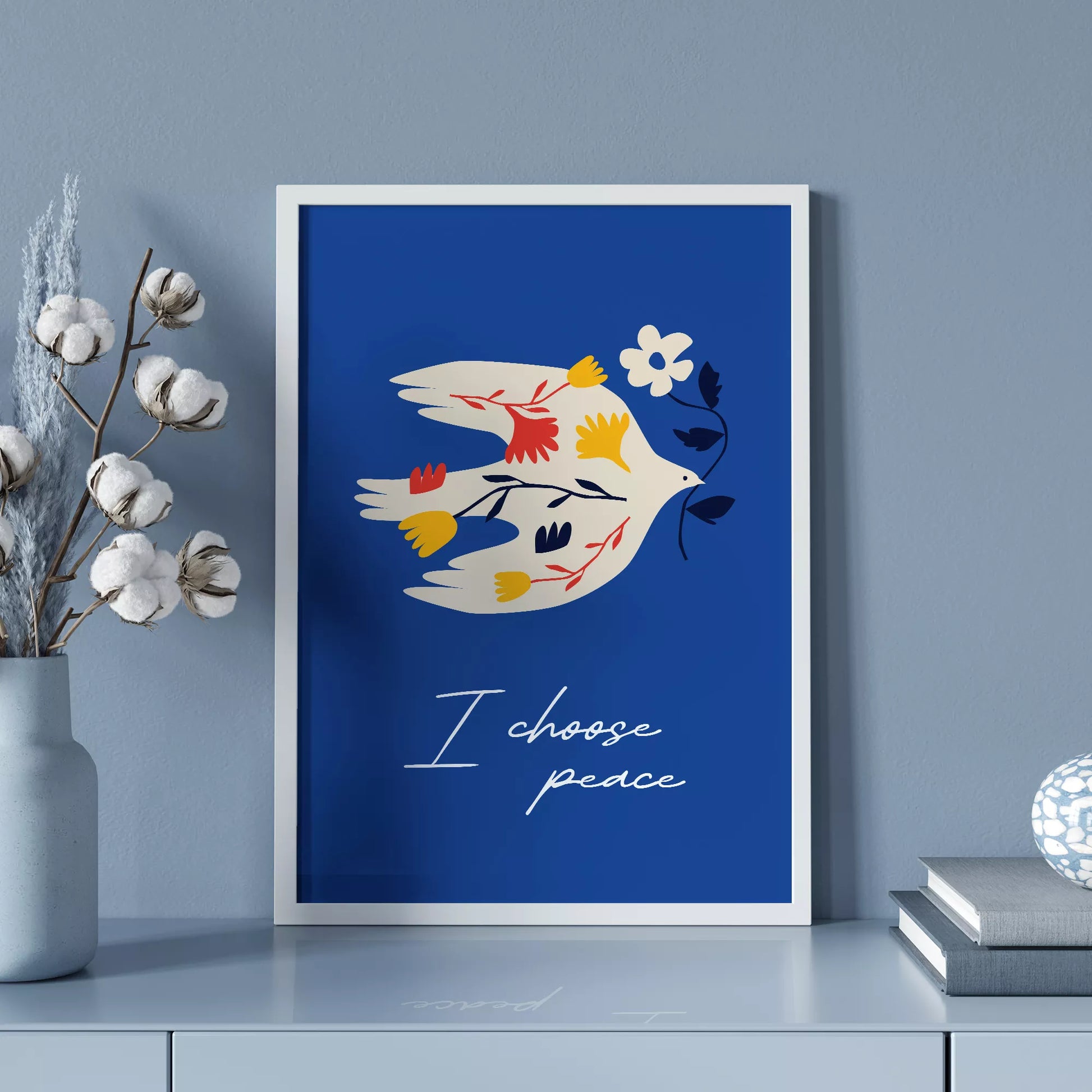 北欧デザインの鳩と花の平和アートポスター ロイヤルブルー背景
