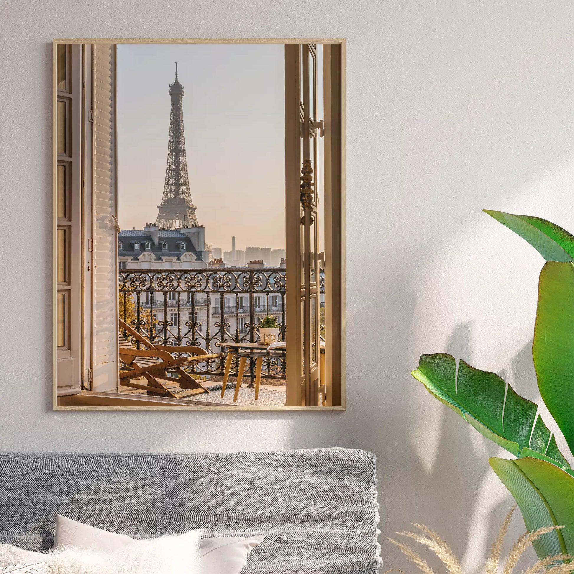 エッフェル塔とバルコニーの眺めが美しいアートプリント。インテリアに最適なデザイン。