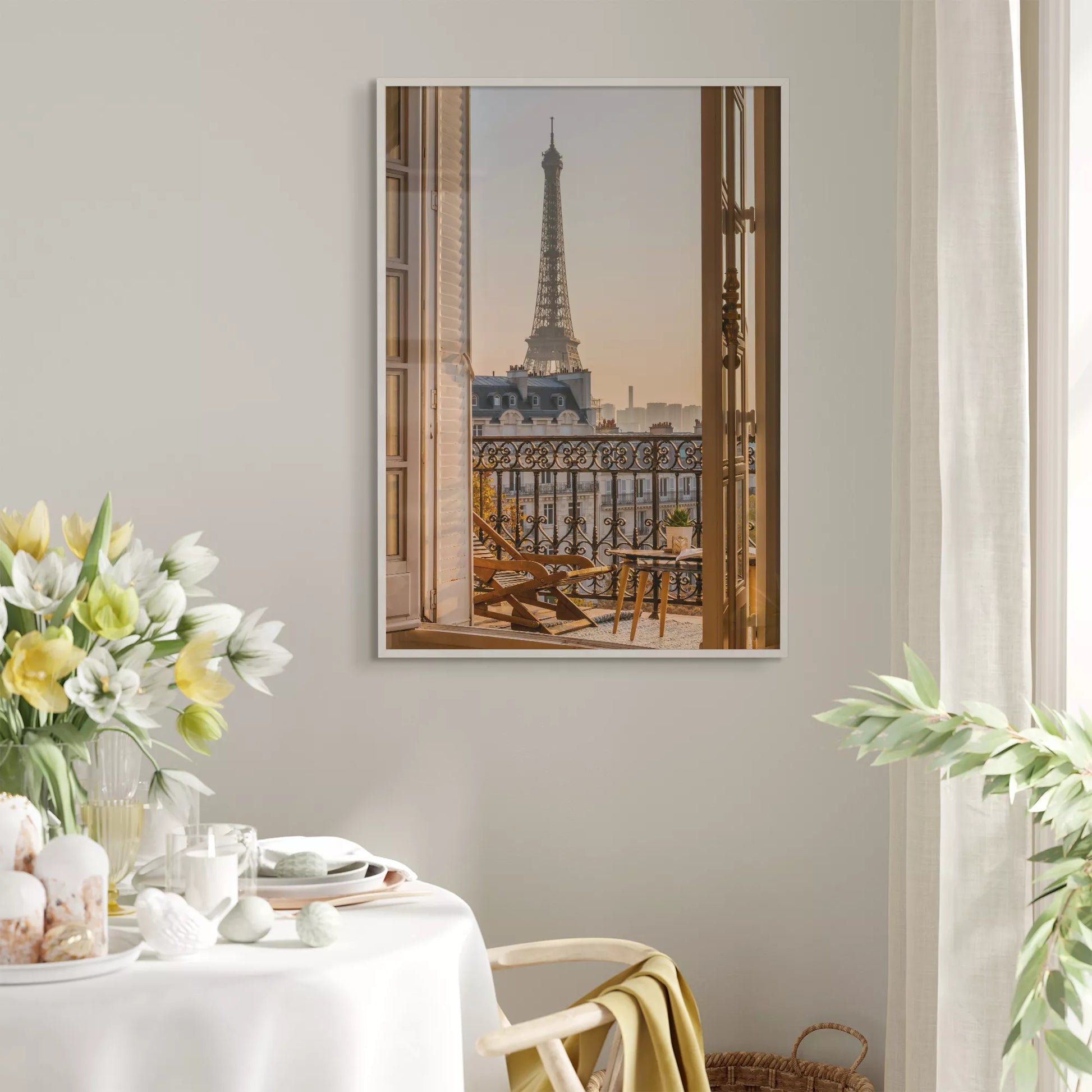 エッフェル塔とバルコニーの眺めが美しいアートプリント。インテリアに最適なデザイン。