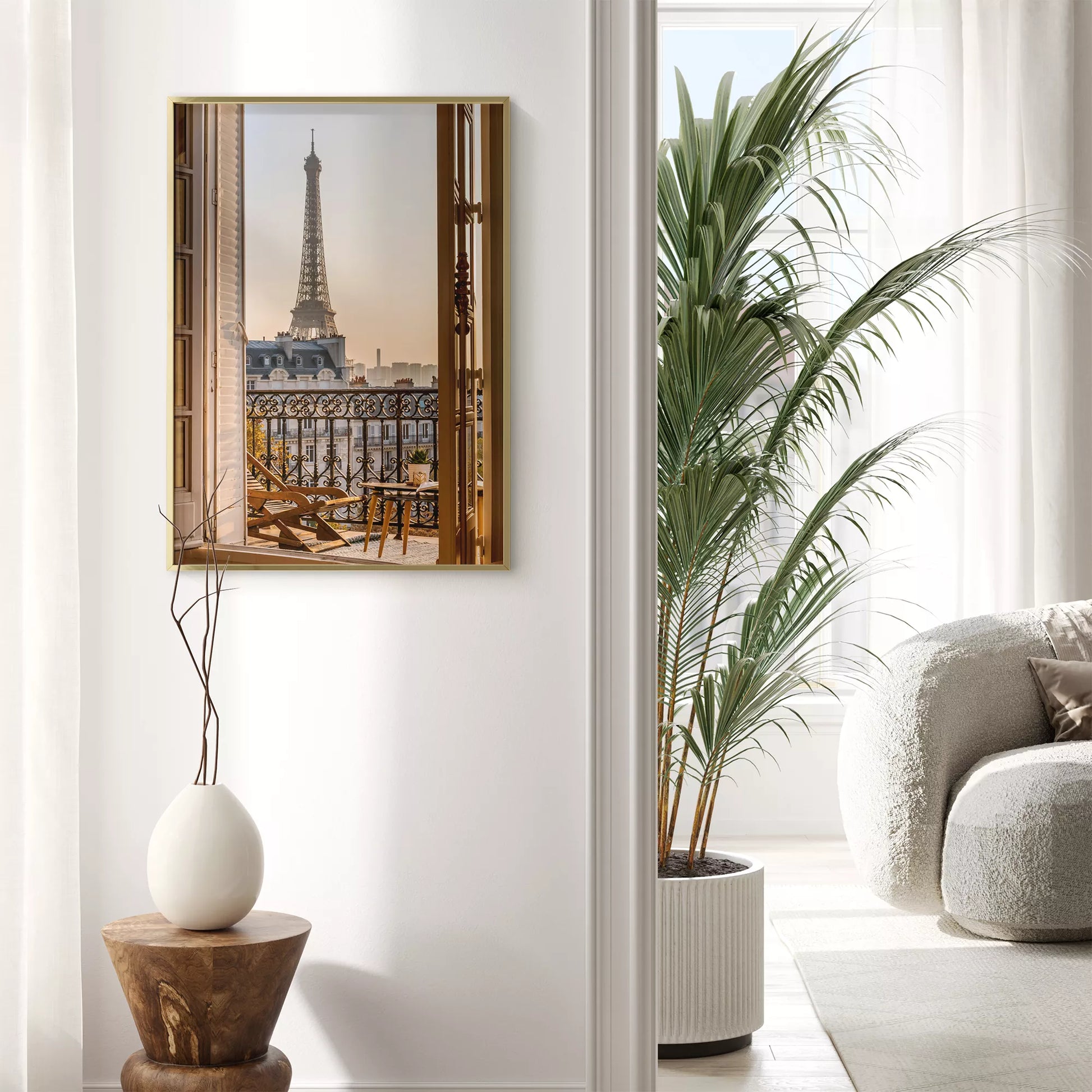 エッフェル塔とバルコニーの眺めが美しいアートプリント。インテリアに最適なデザイン。