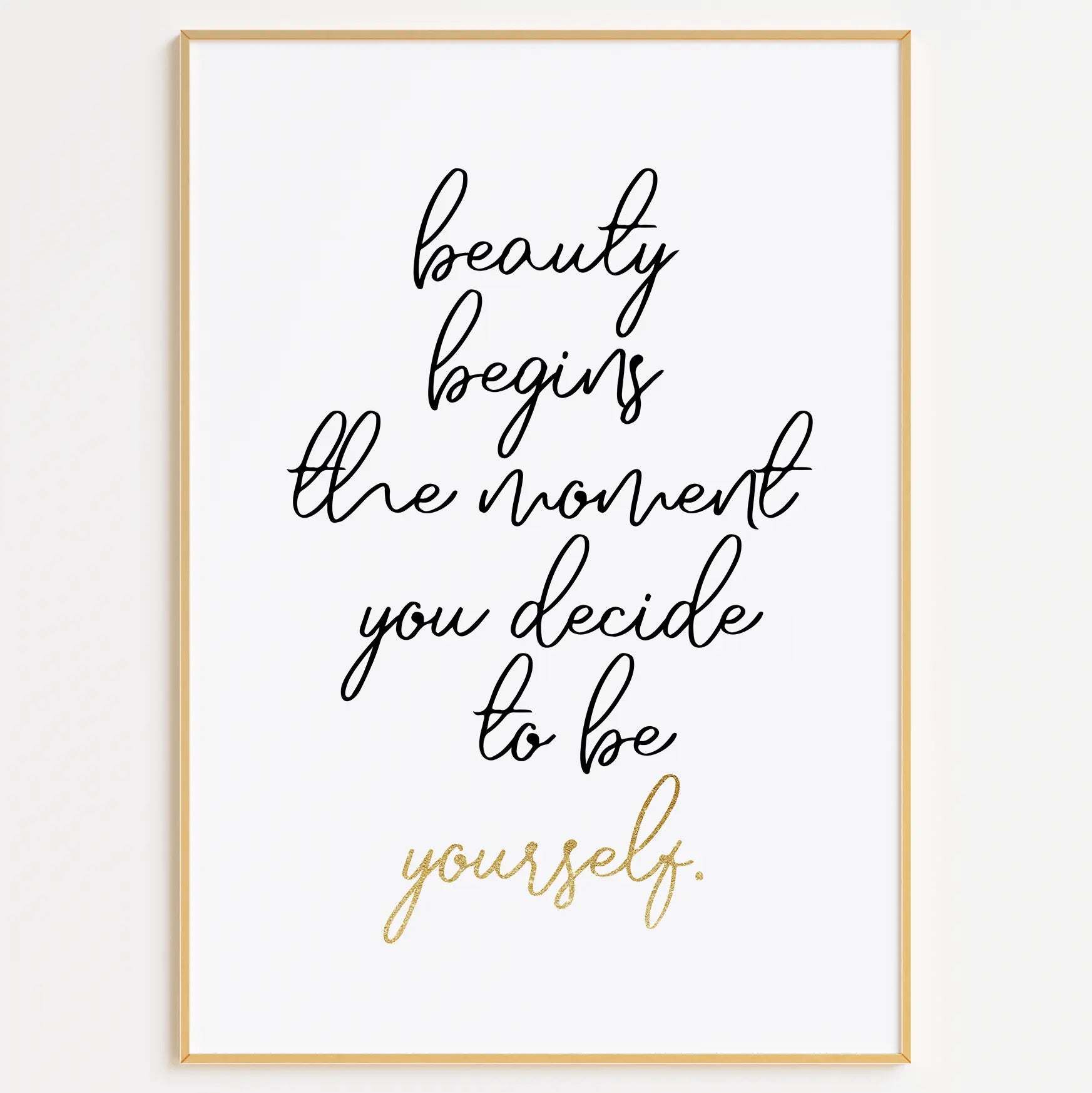 3枚セットのアートポスター。左は花が飾られた黒と白の香水瓶のイラスト、中央は『美しさは自分らしくあることを決めた瞬間に始まる』というおしゃれな書体のモチーフ、右は白いダリアの花のクローズアップ写真。