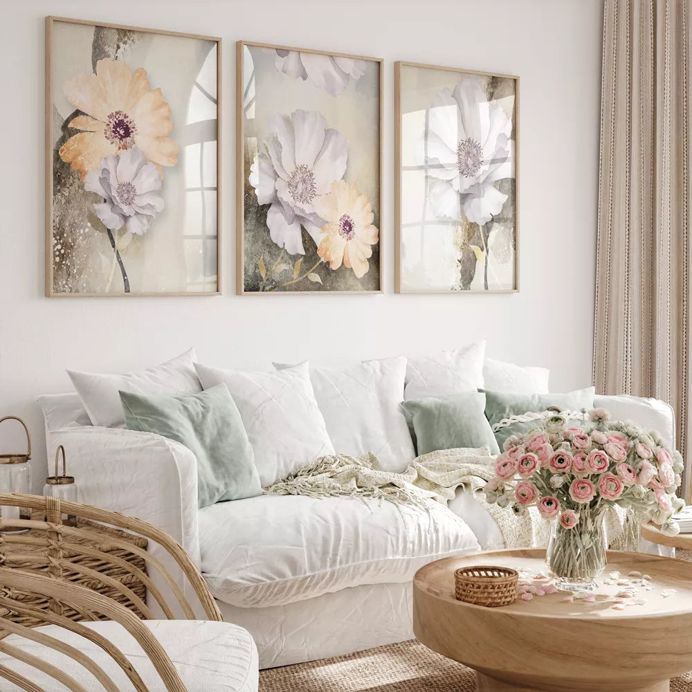 優美な水彩画風の白とアプリコット色の花のトリプティックアート