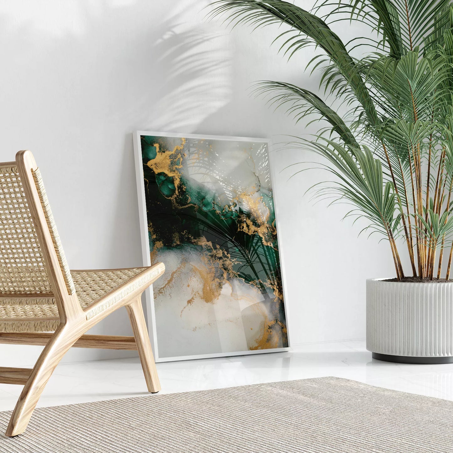 深い緑と金の大理石風抽象アート、モダンなインテリアデザイン